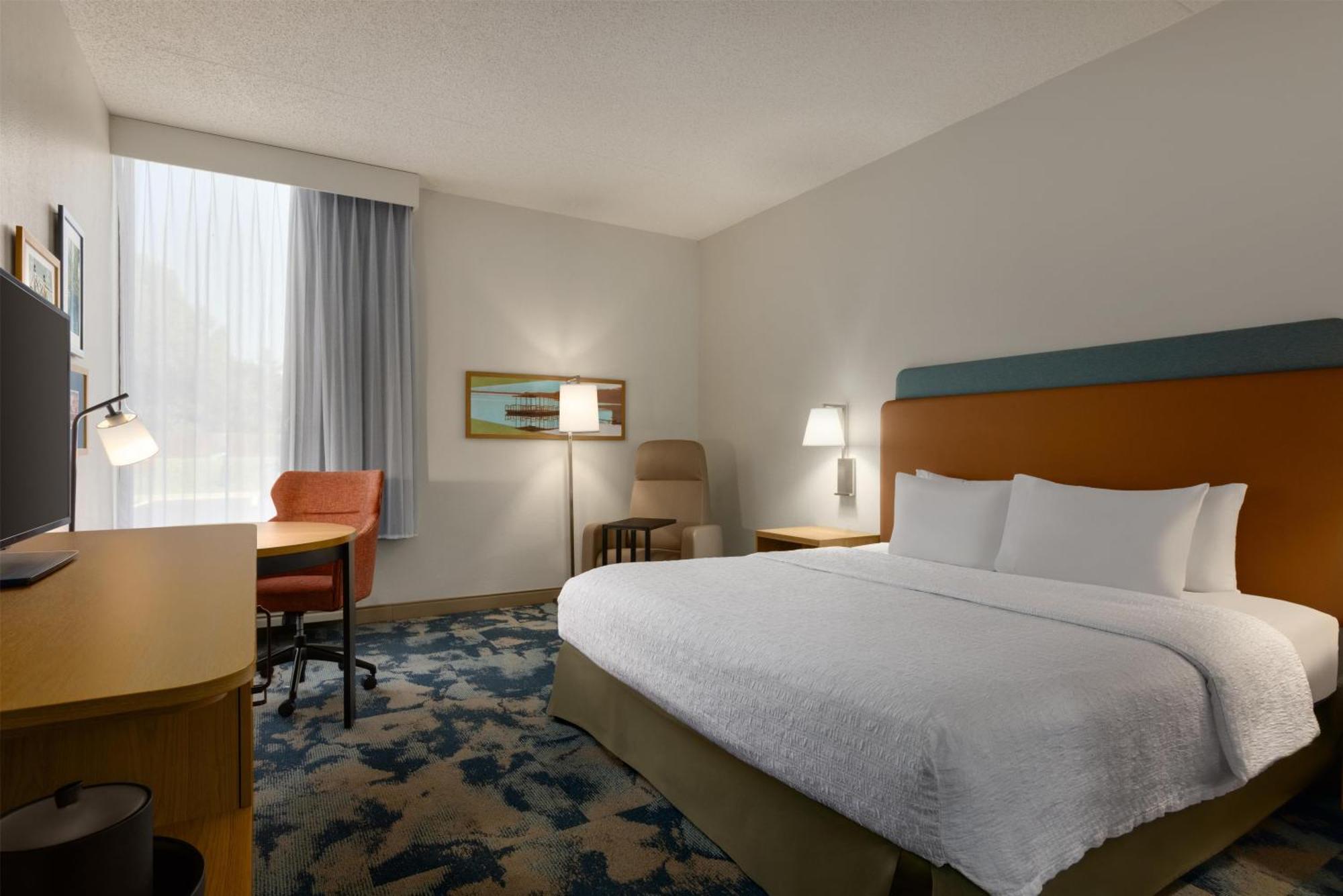 King Room Accessible Tub Mobility Hearing Access or Non-Smoking