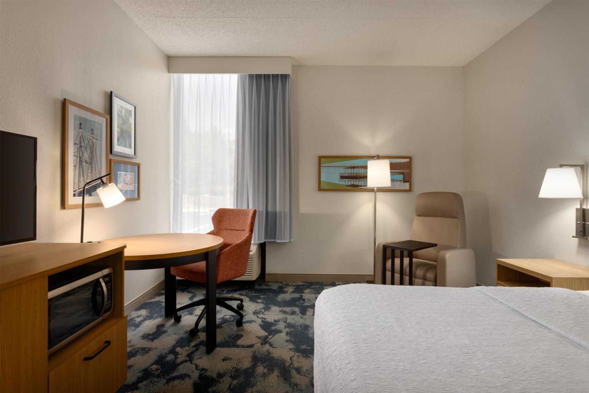 King Room Accessible Tub Mobility Hearing Access or Non-Smoking