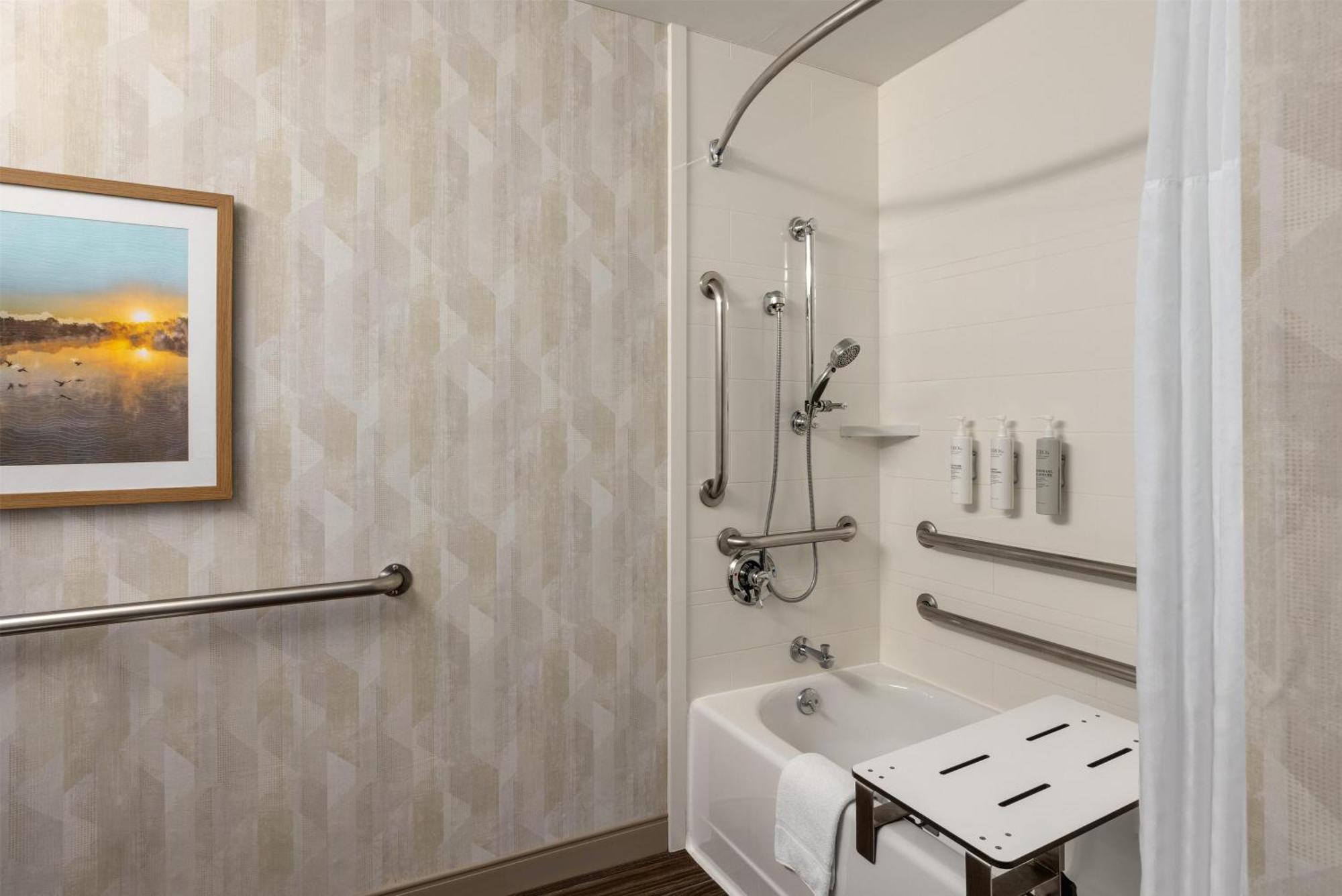 King Room Accessible Tub Mobility Hearing Access or Non-Smoking
