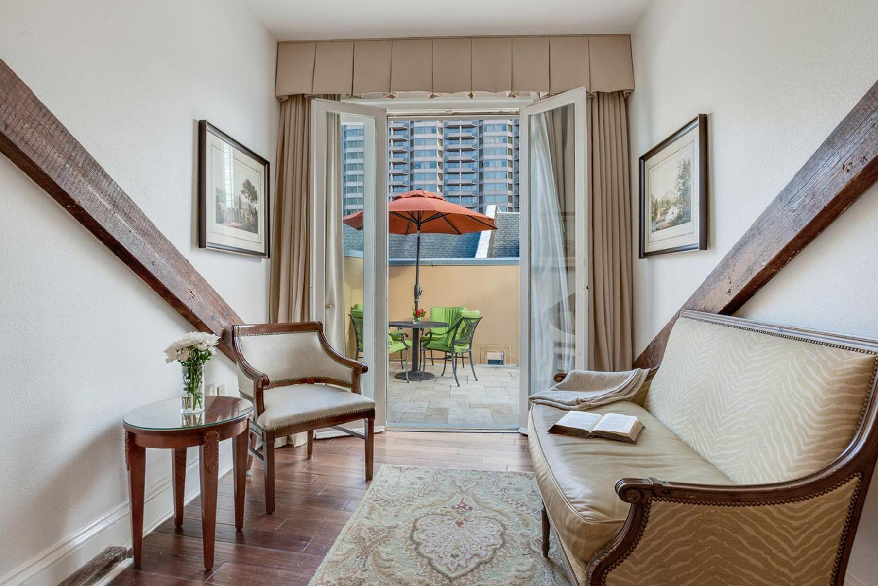 Luxueuse Chambre King avec Balcon