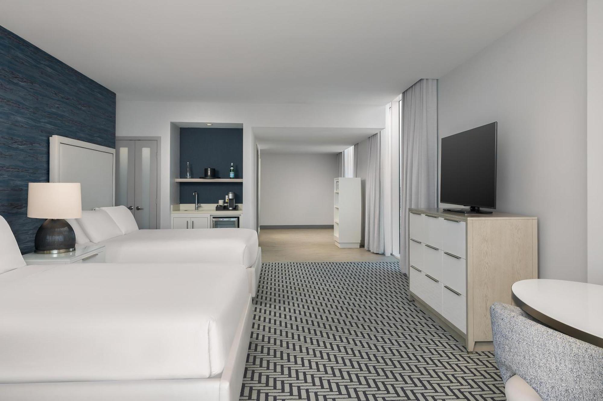 Habitación Premium con 2 camas grandes y balcón - Frente al mar