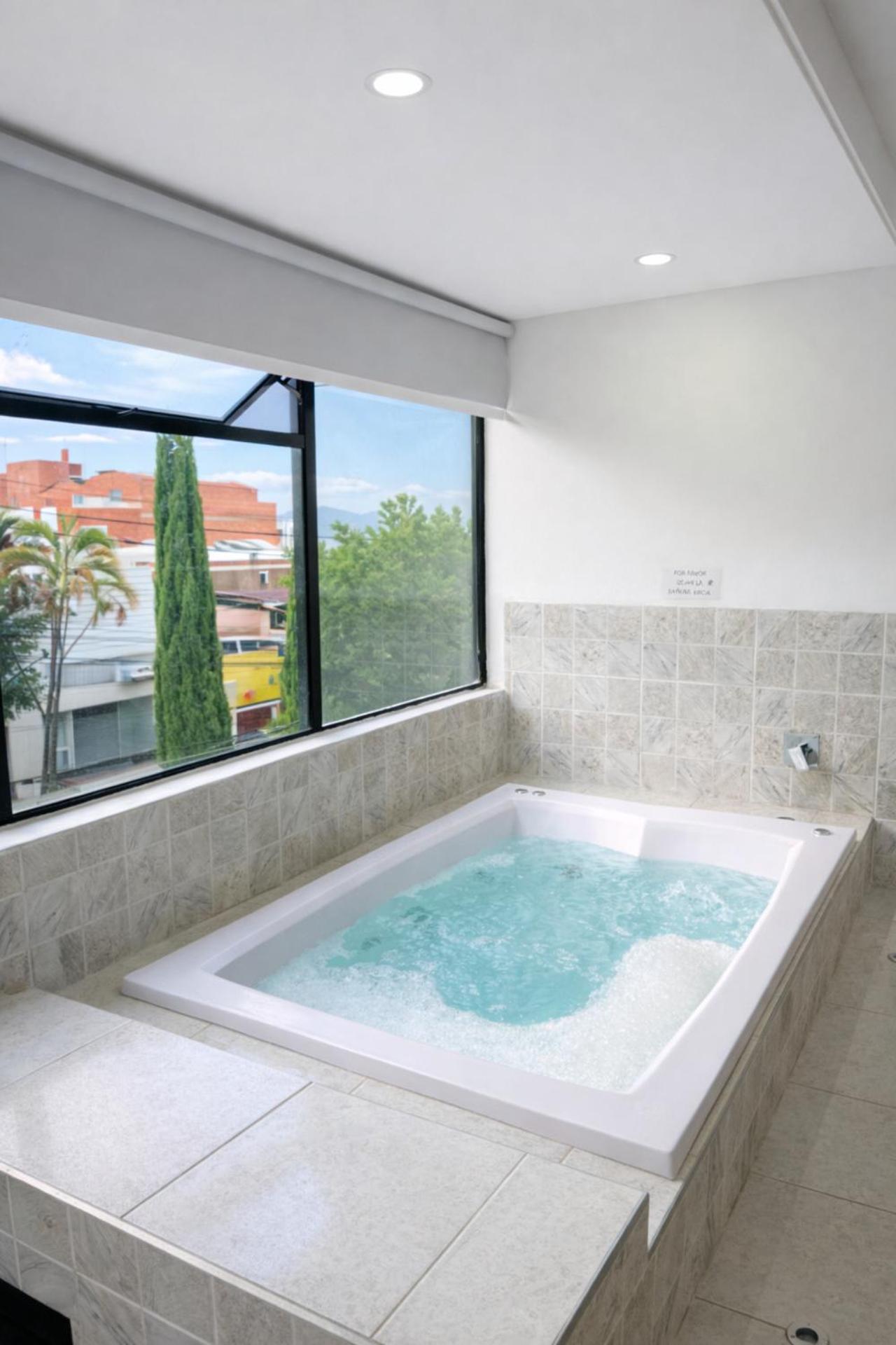 Studio with Spa Bath