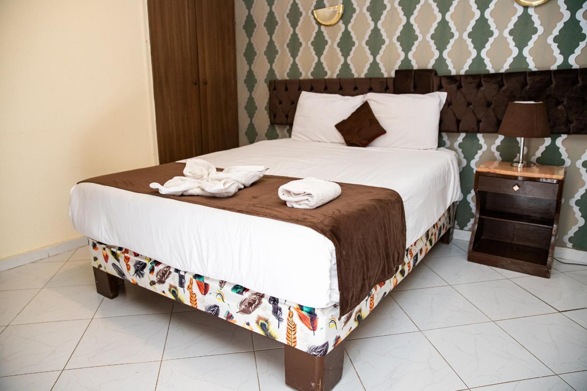 Deluxe Queen Room