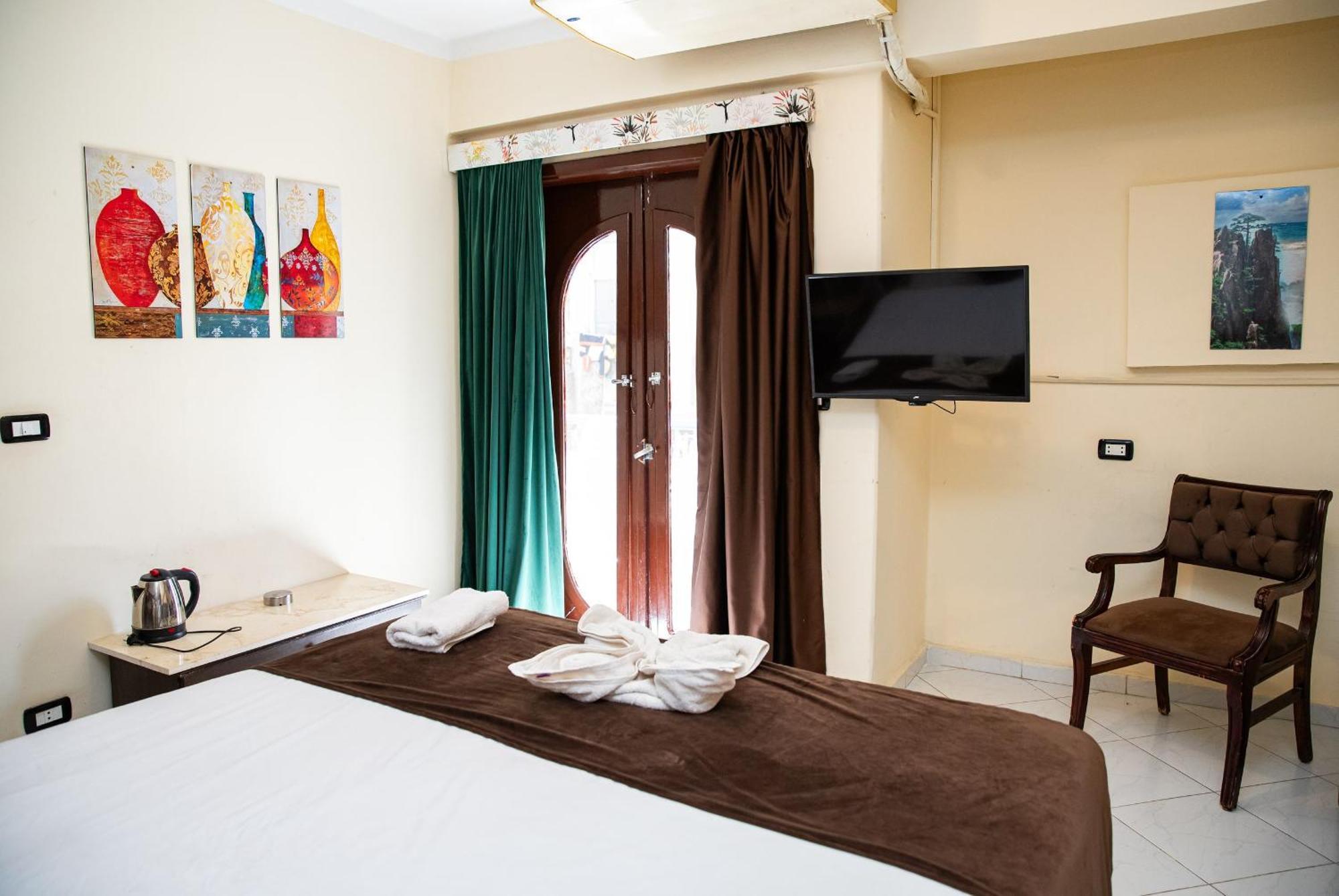 Deluxe Queen Room