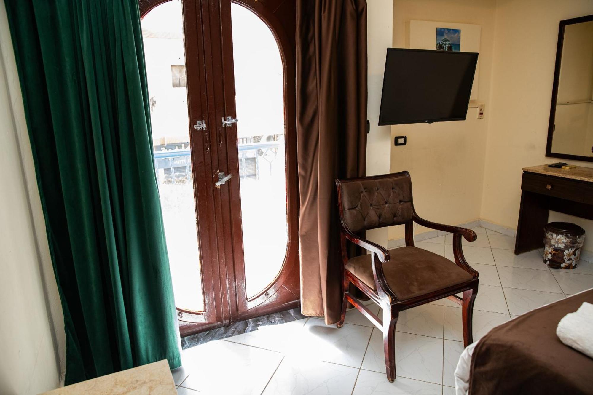 Deluxe Queen Room