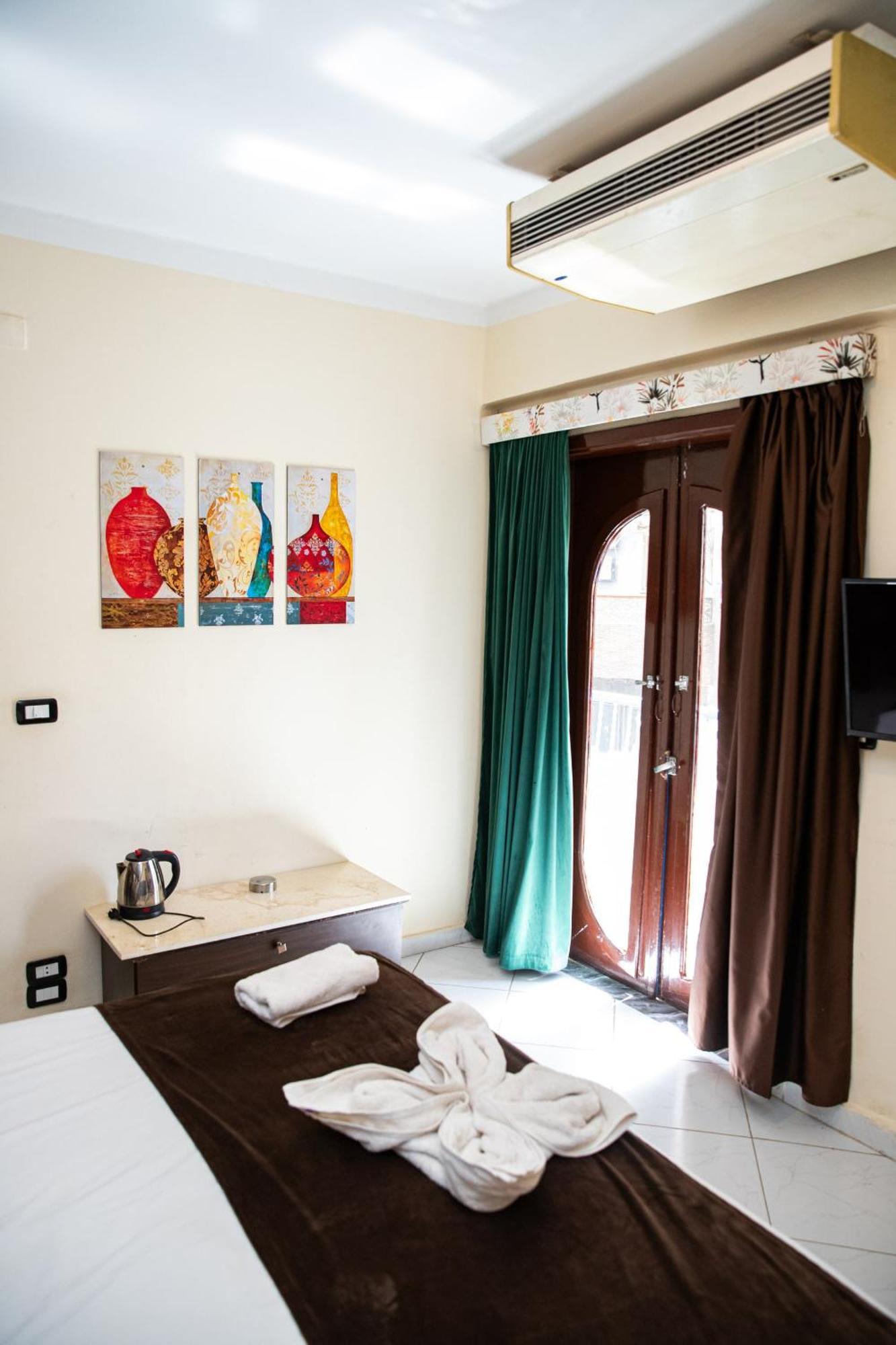 Deluxe Queen Room