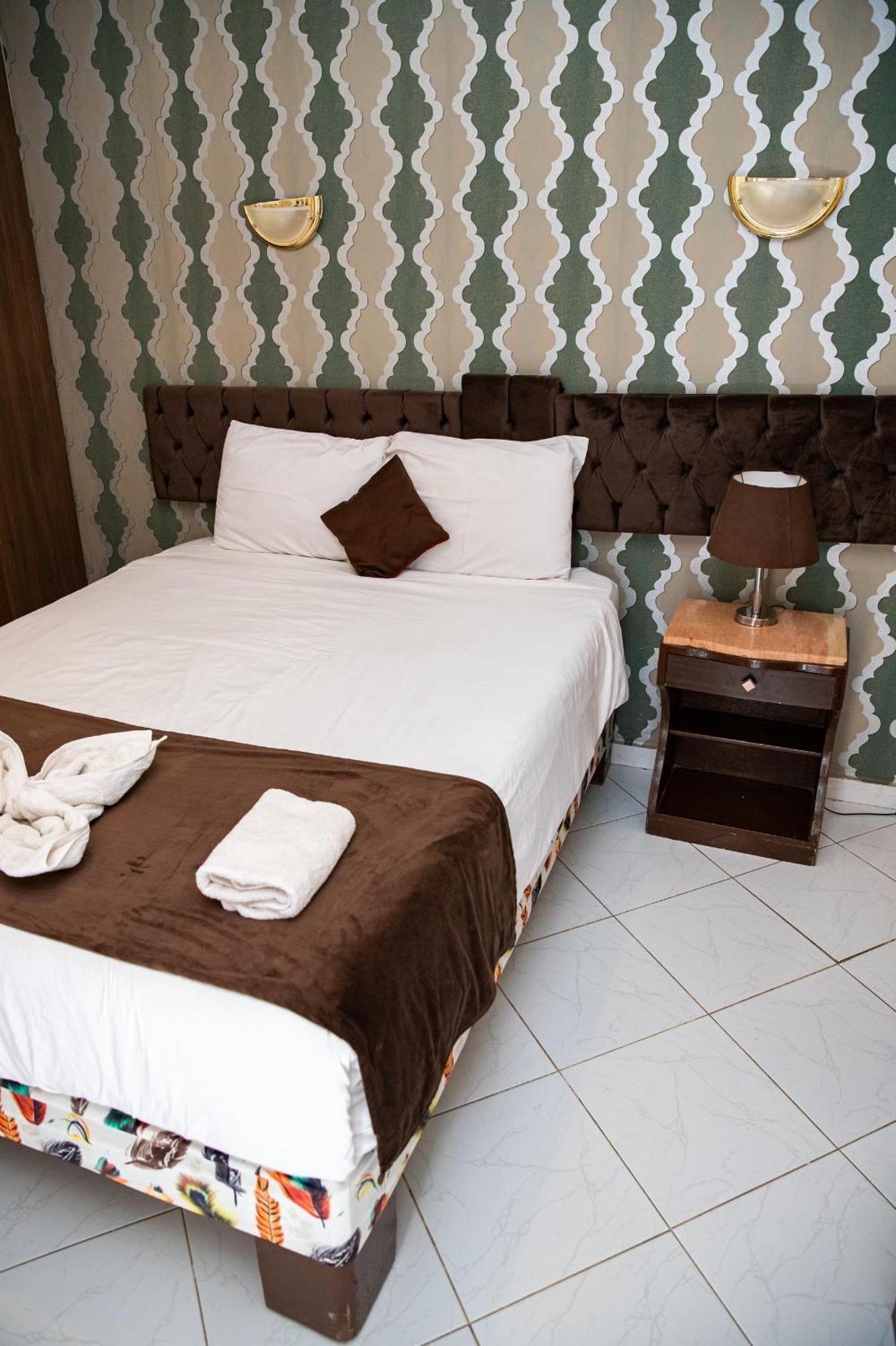 Deluxe Queen Room