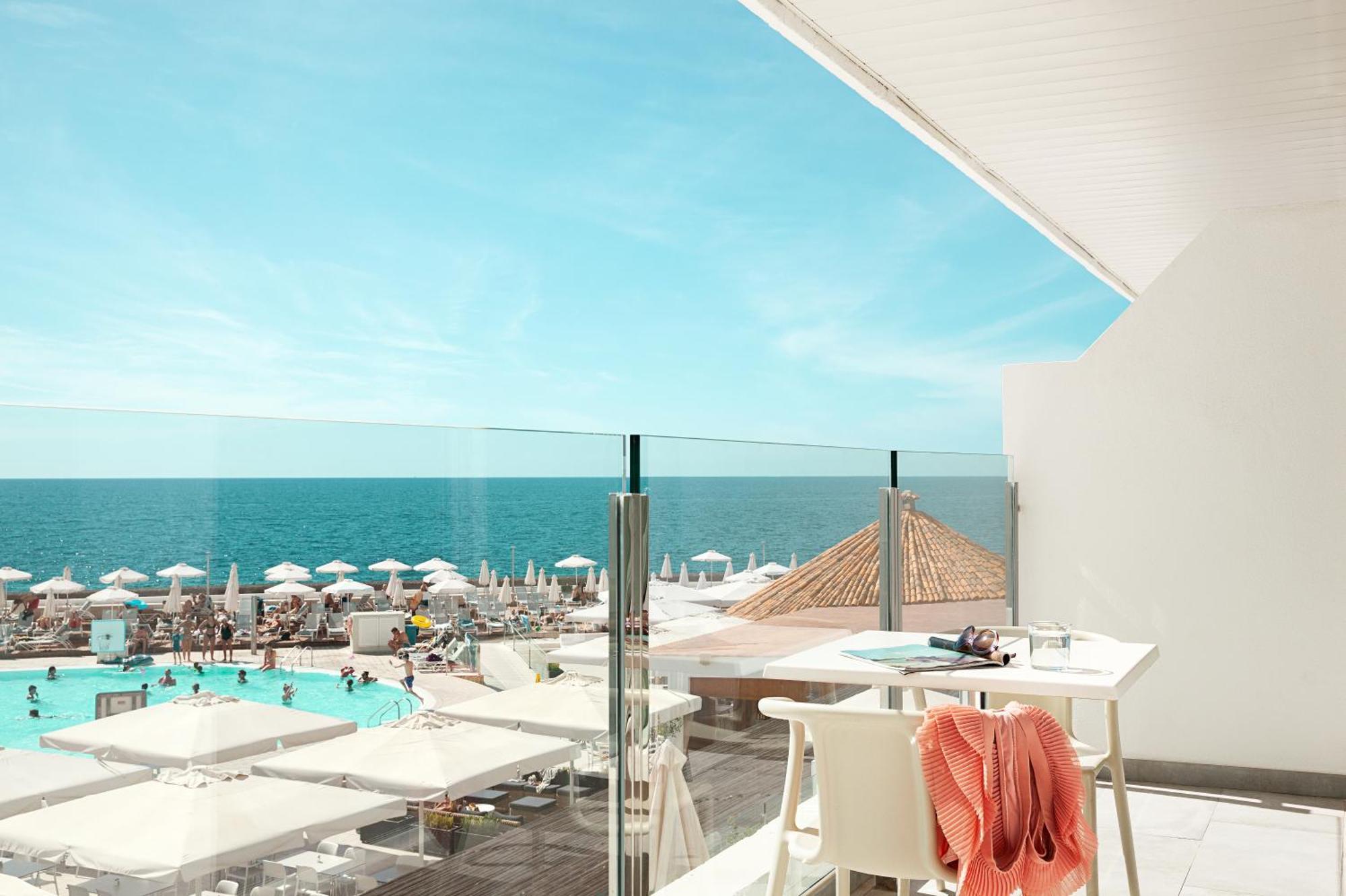 Two-Bedroom Apartment Balcony Sea View