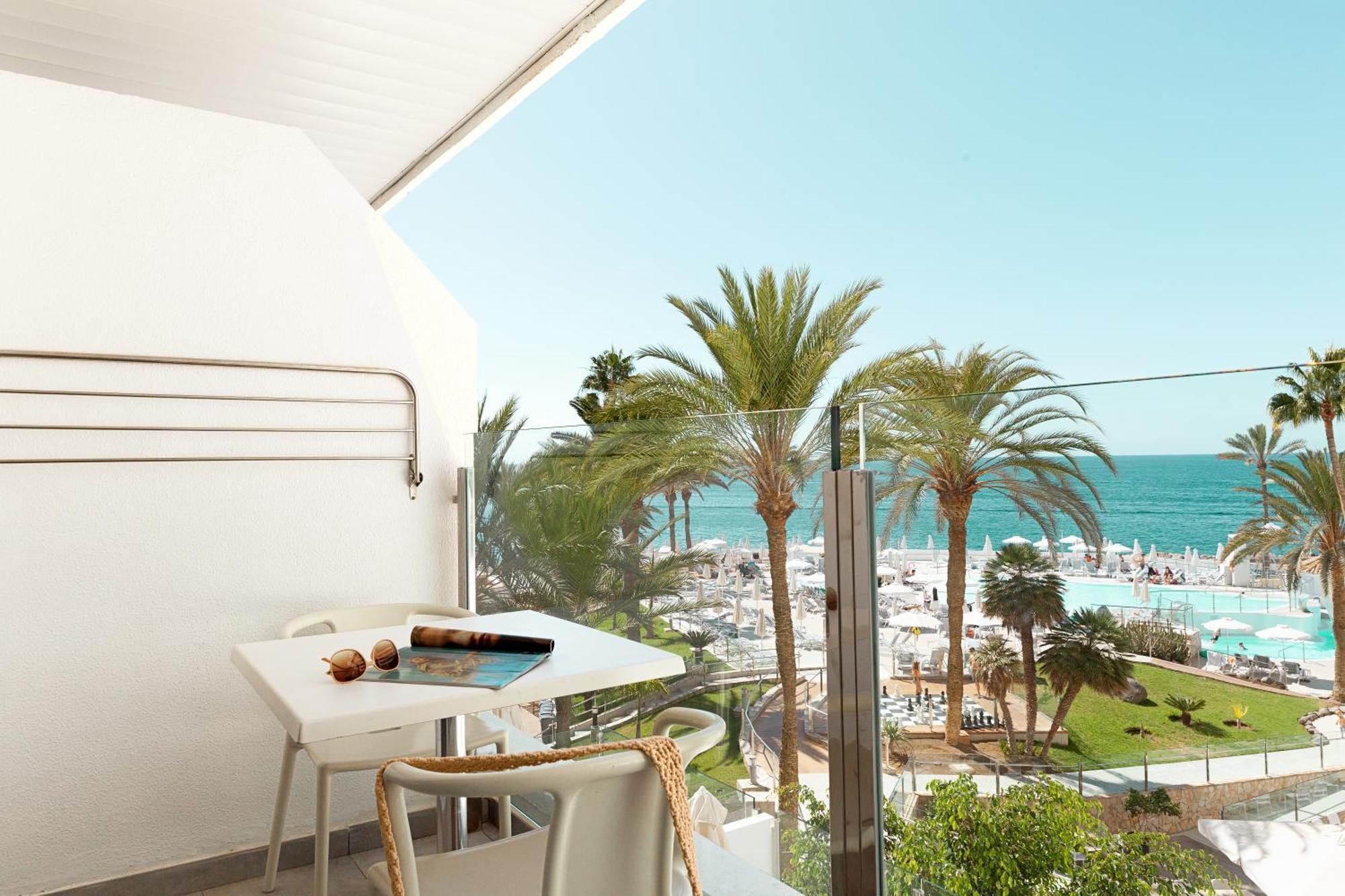 Two-Bedroom Apartment Sea View