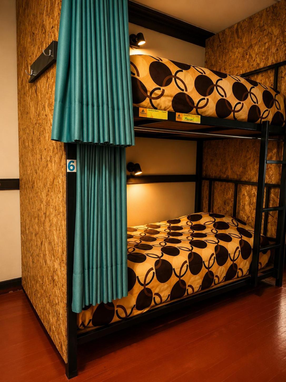 Habitación compartida mixta de 10 camas