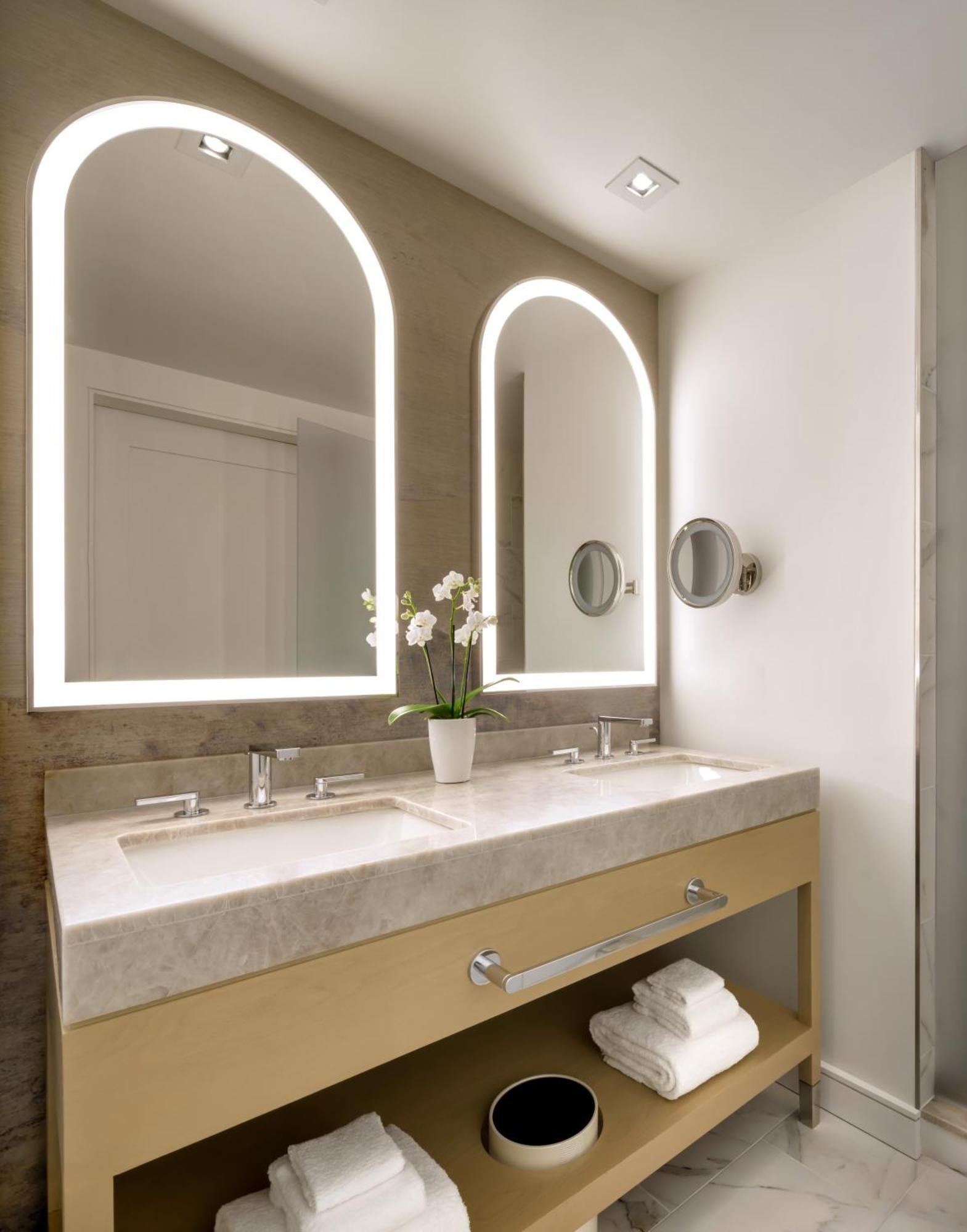 Deluxe Room Two Queen Beds City View