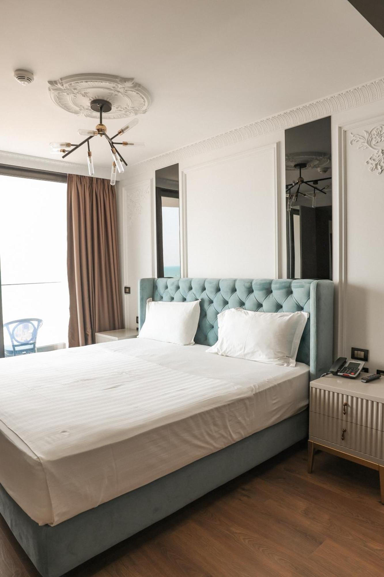 Deluxe Suite with Sea View