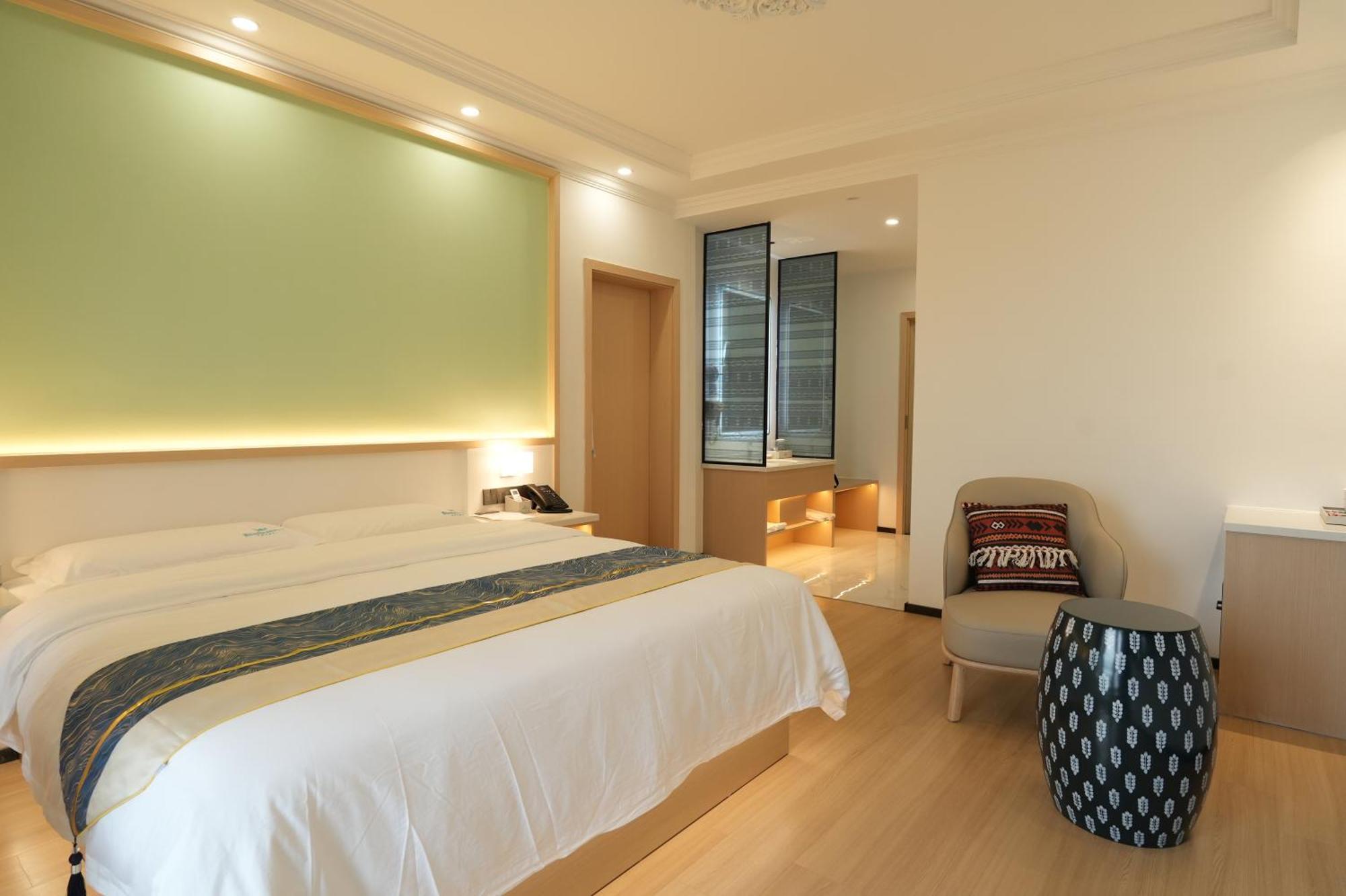 Deluxe King Suite