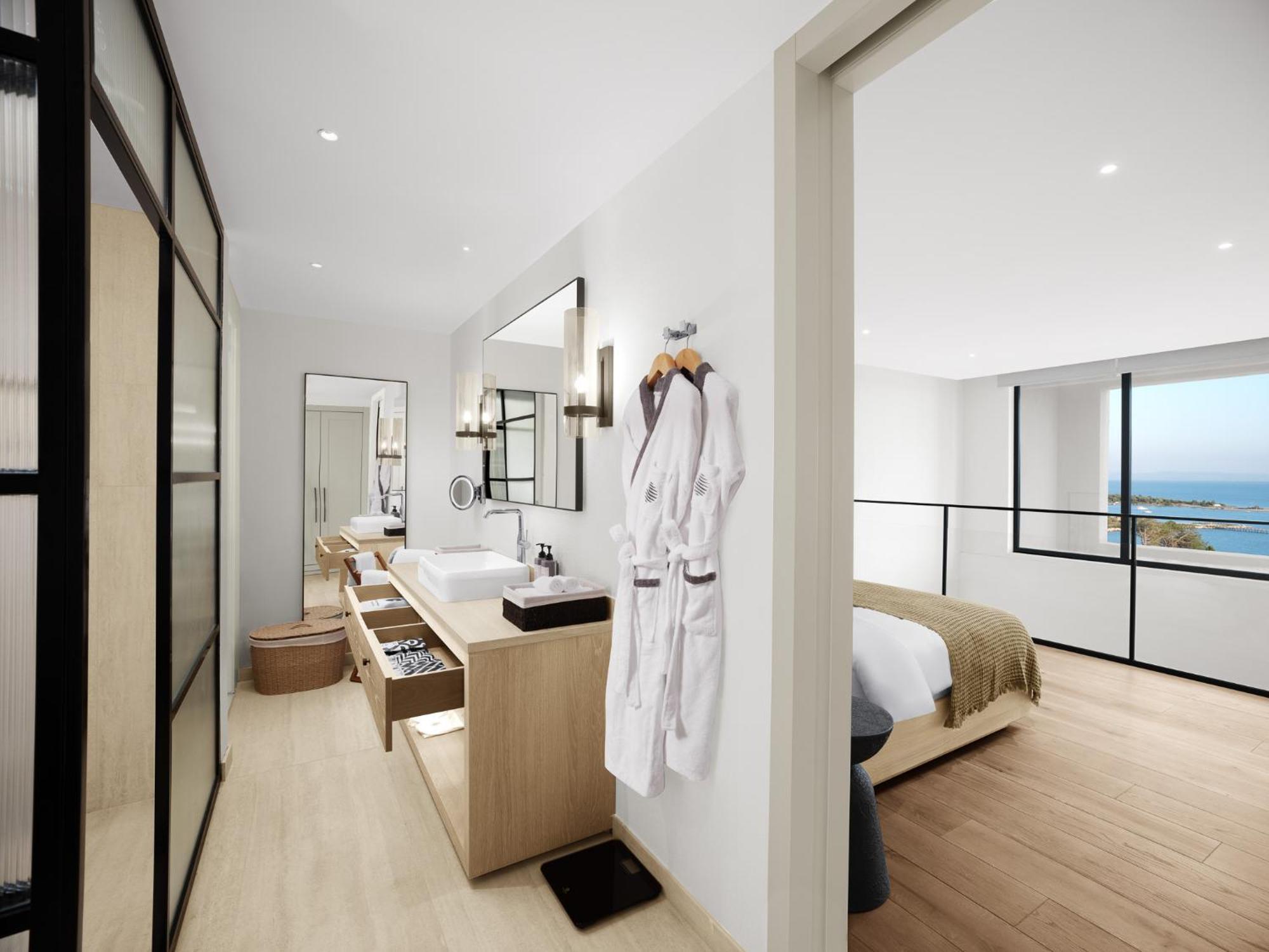 Adult Priene Loft
