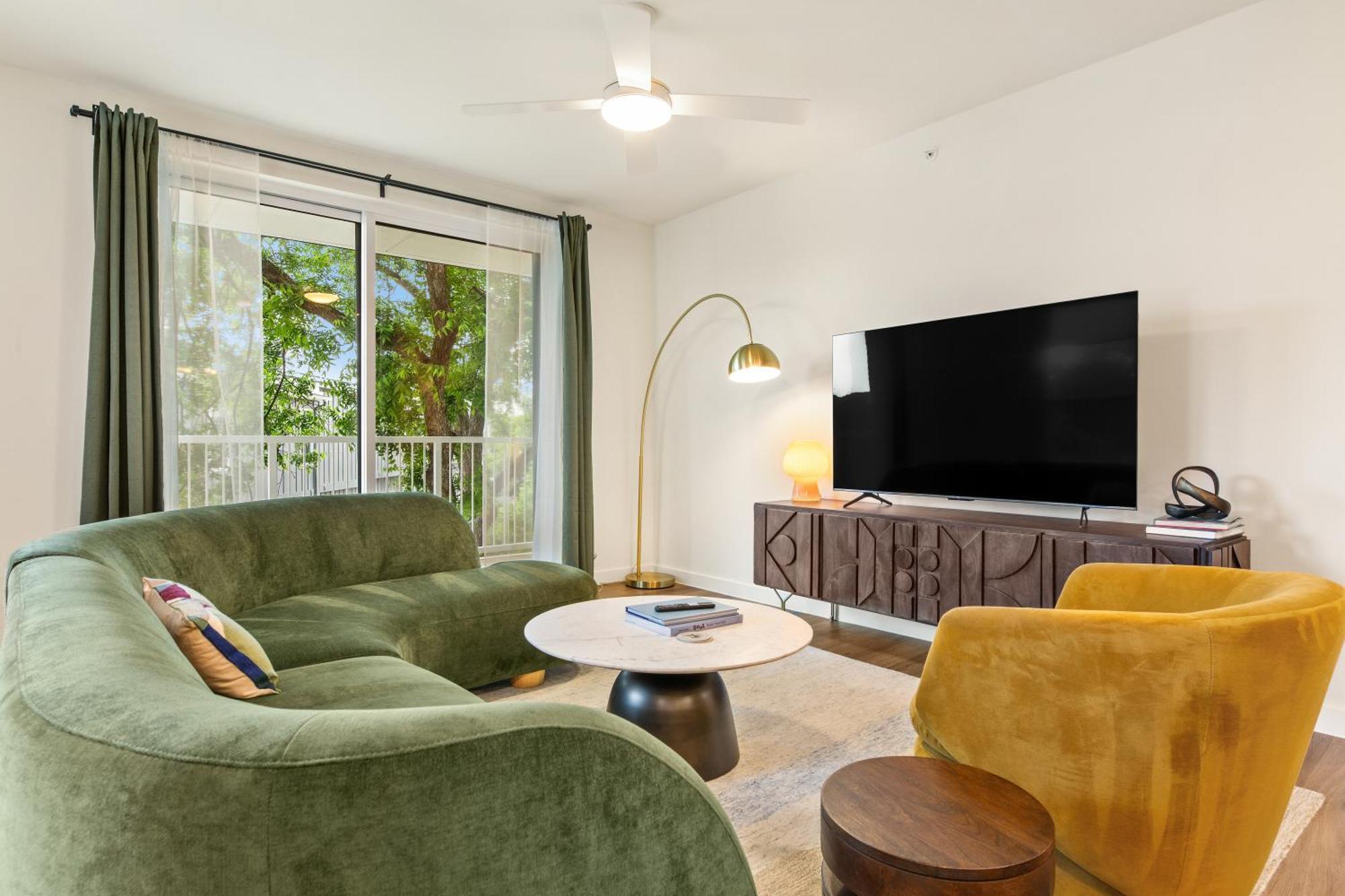 1 Bedroom Deluxe Suite w/ Balcony Accessible
