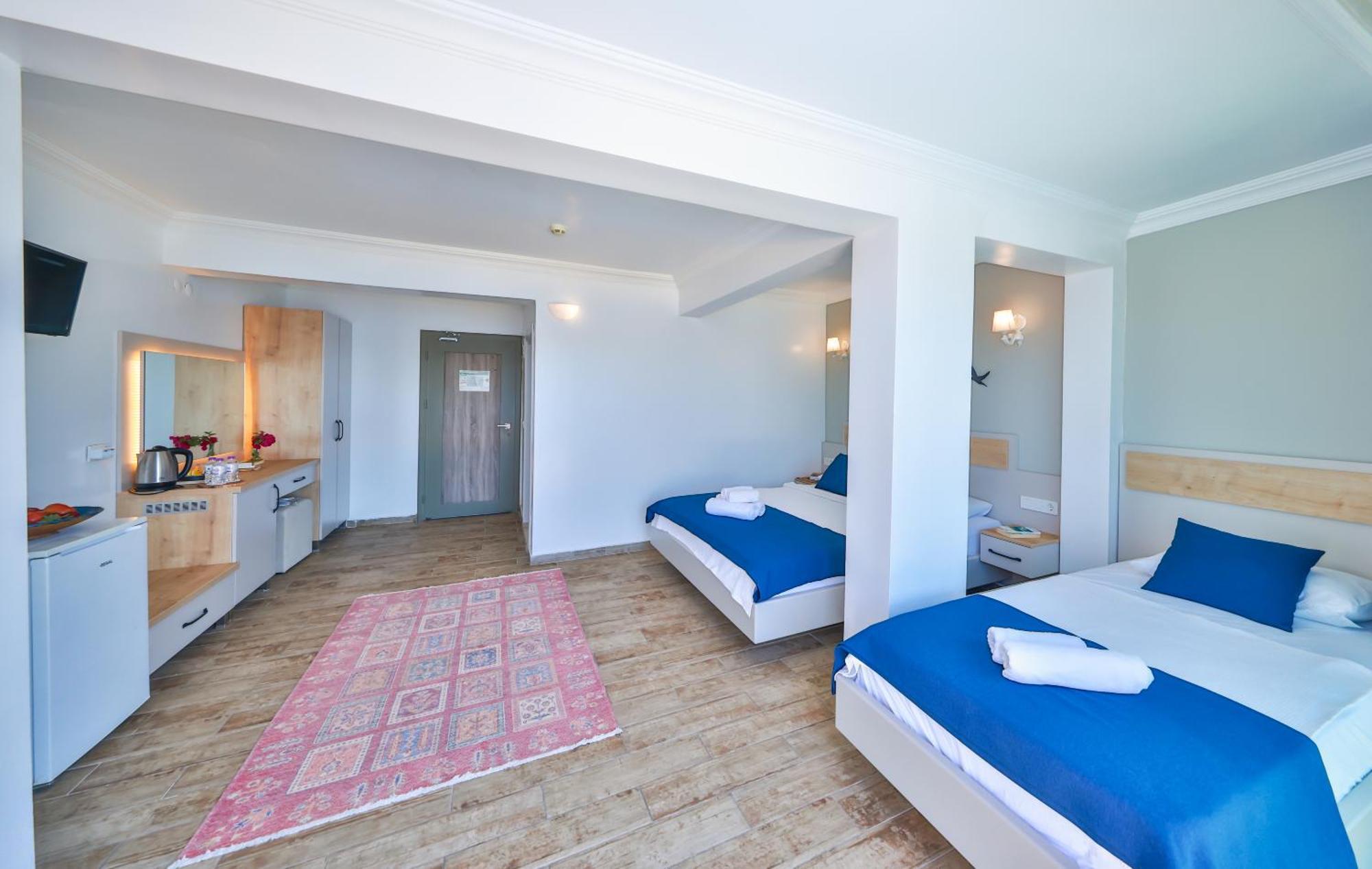 Triple Room with Sea View