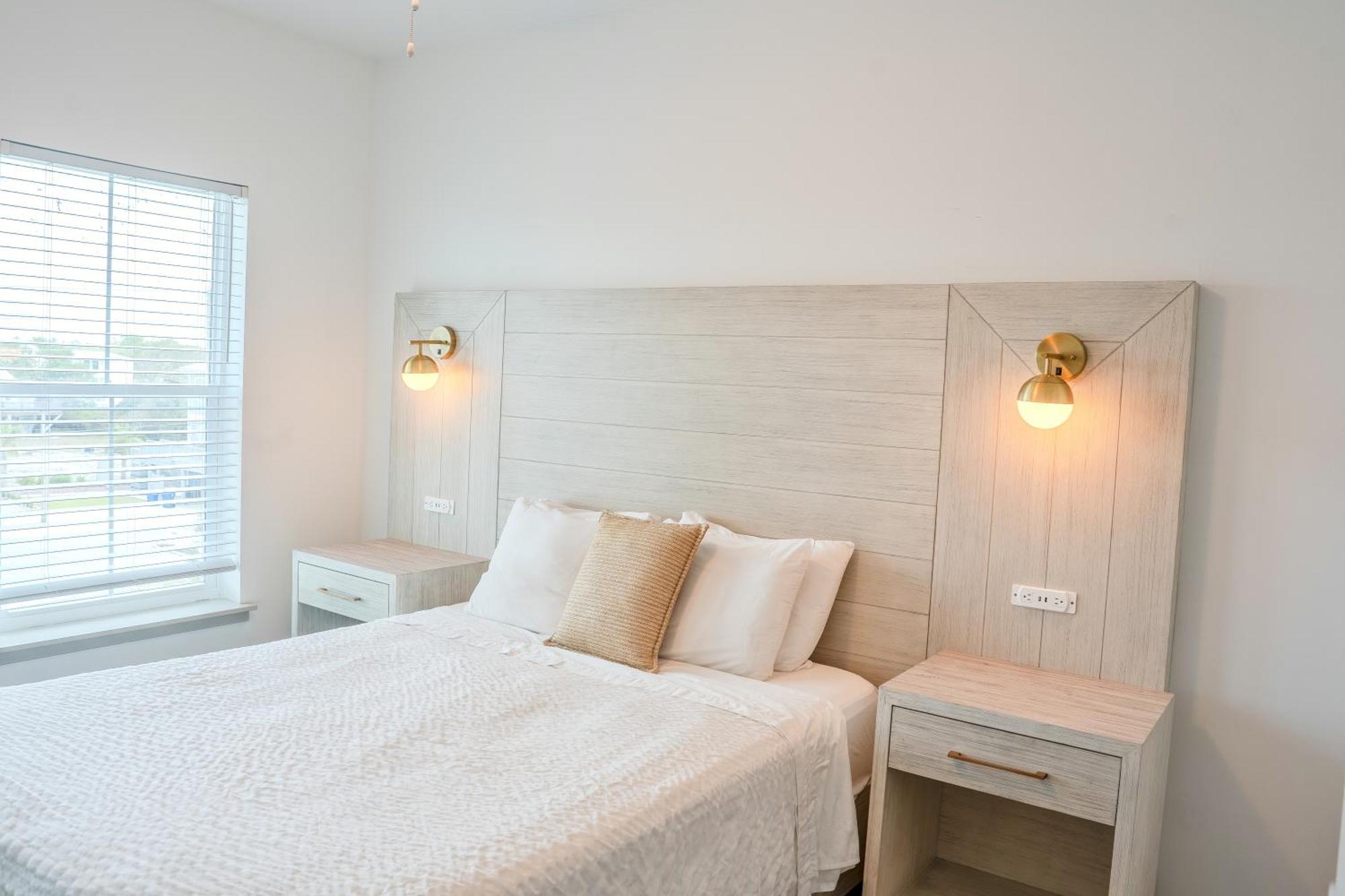 Queen Suite with Sea View