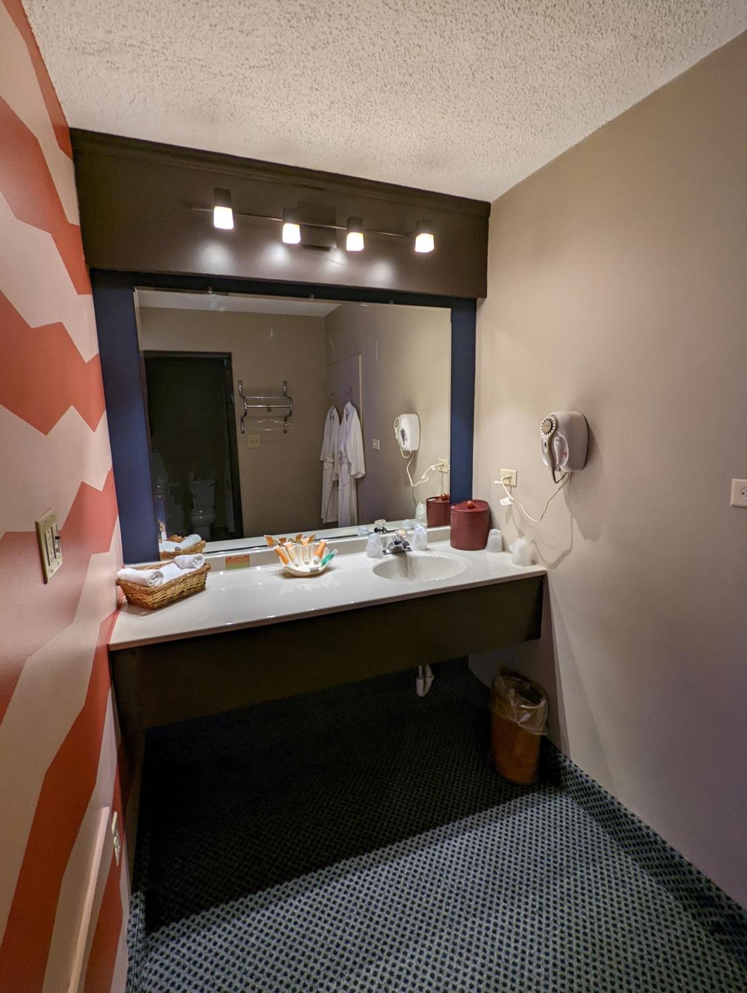 Suite with Hot Tub