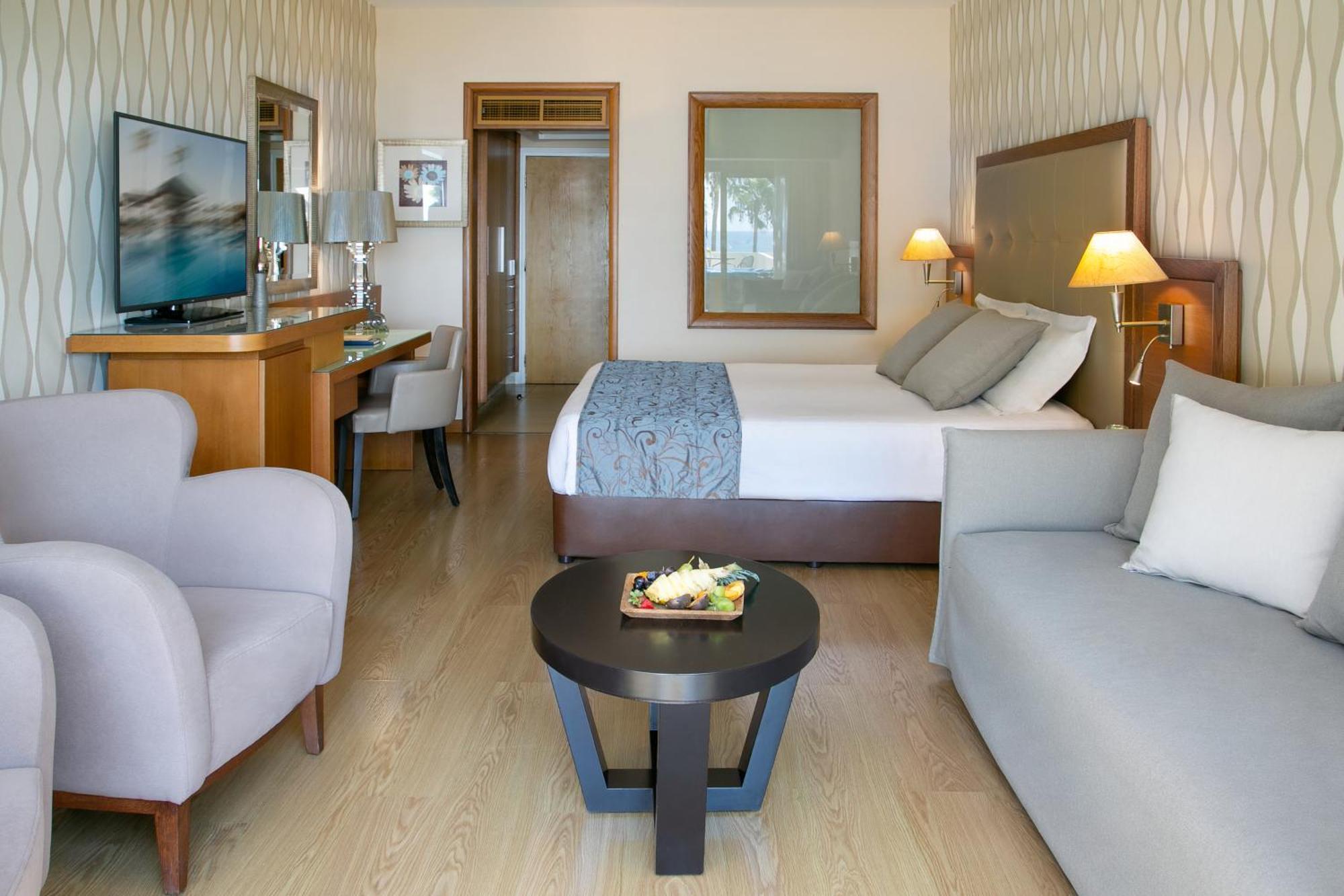 Deluxe Terrace Suite Sea View Outdoor Whirlpool