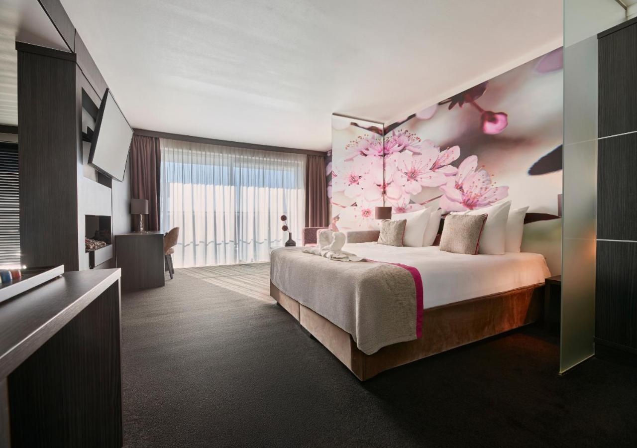 Deluxe Queen Suite