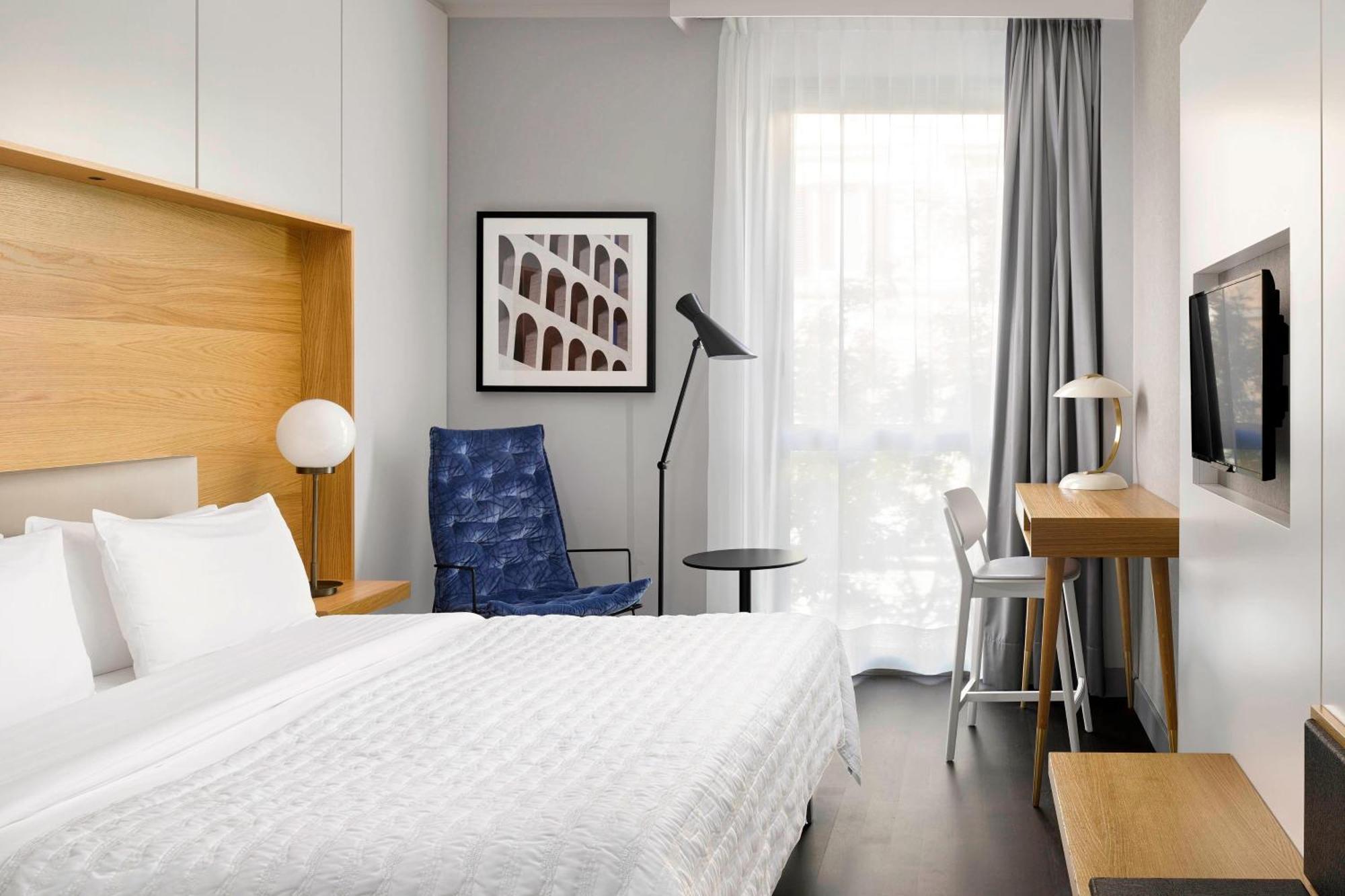 Kleinere Superior Tweepersoonskamer met Kingsize Bed en Beperkt Uitzicht