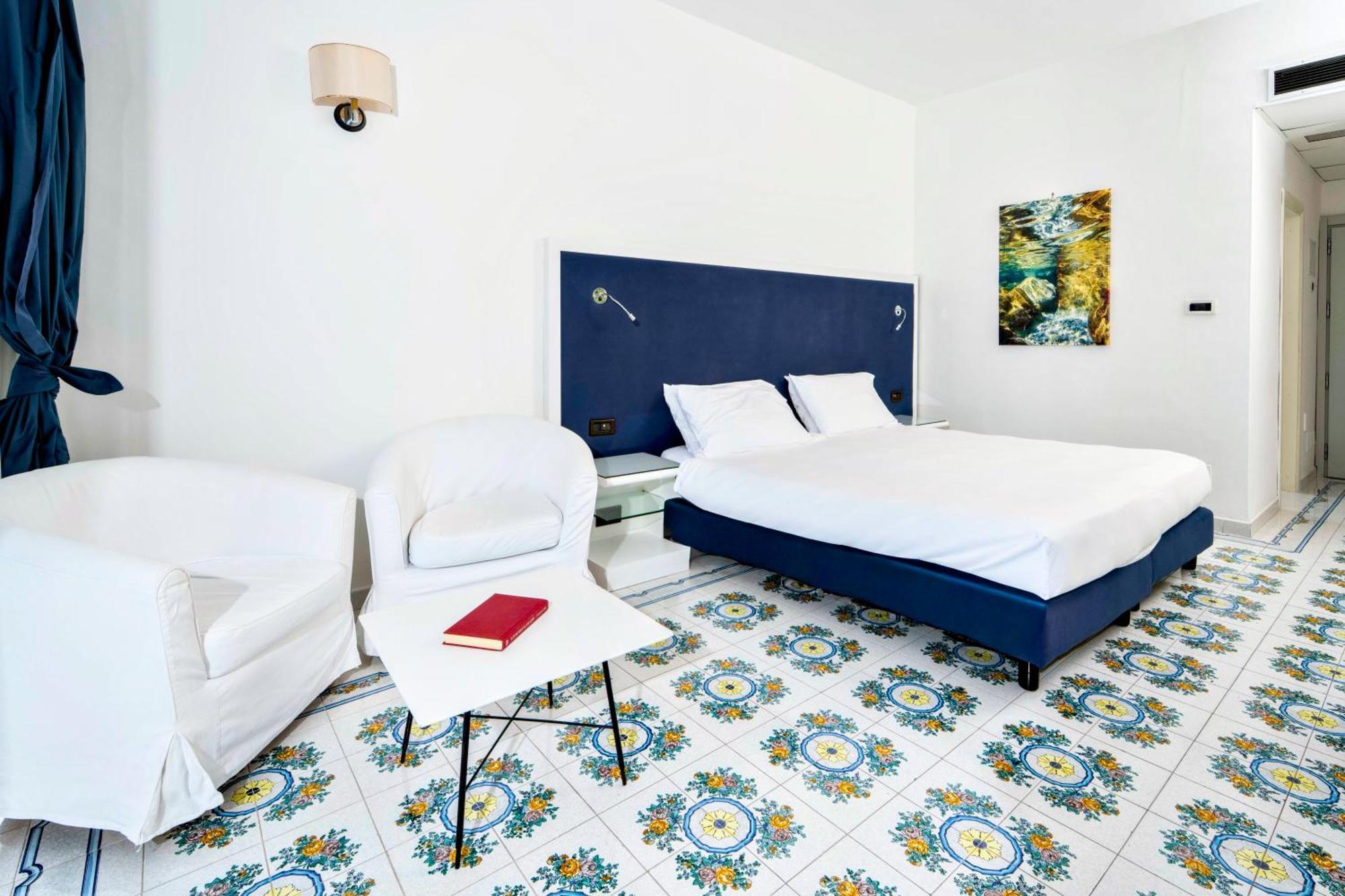 Habitación Superior con balcón y vistas al mar