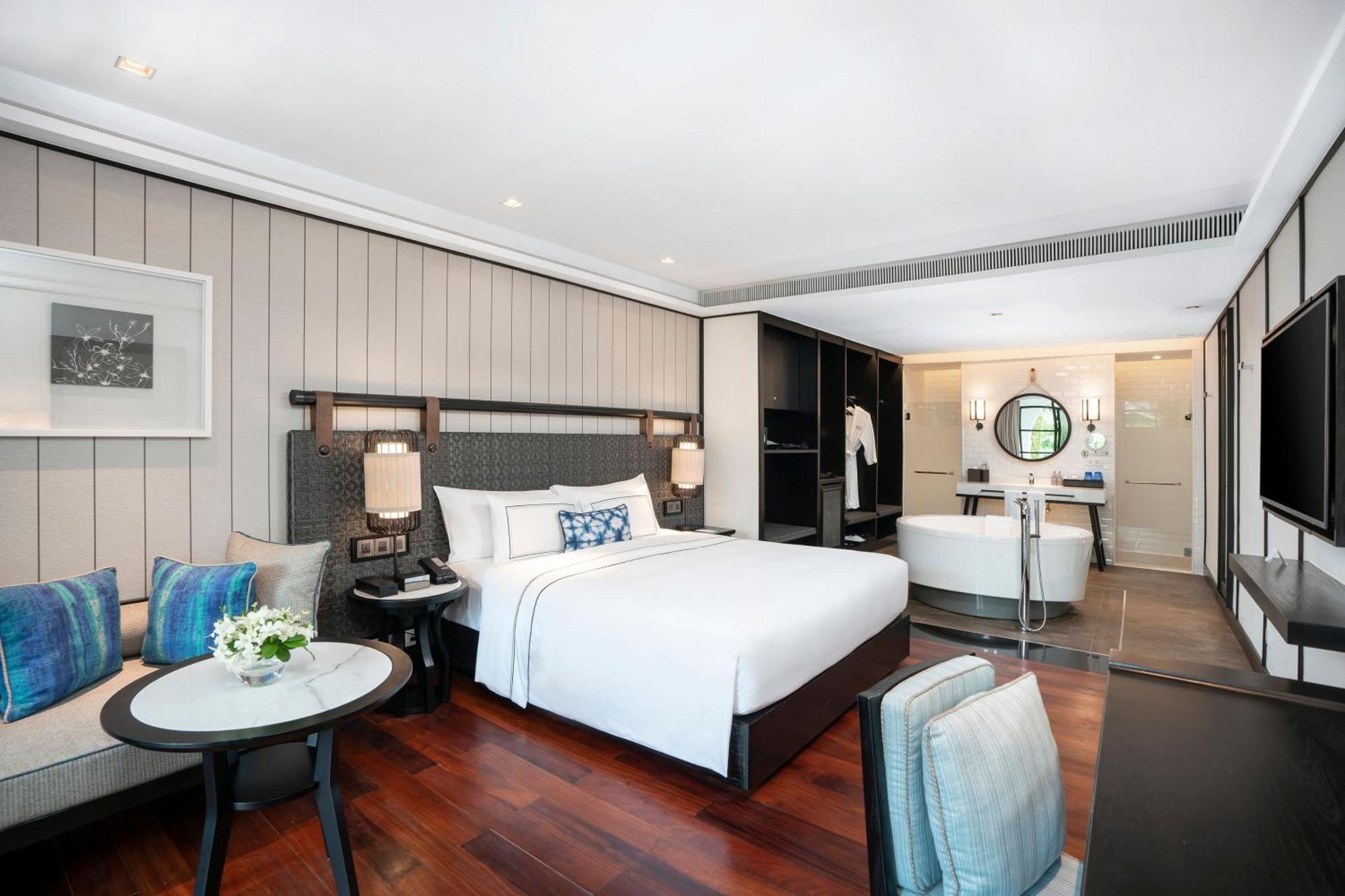 Premium Poolside Room