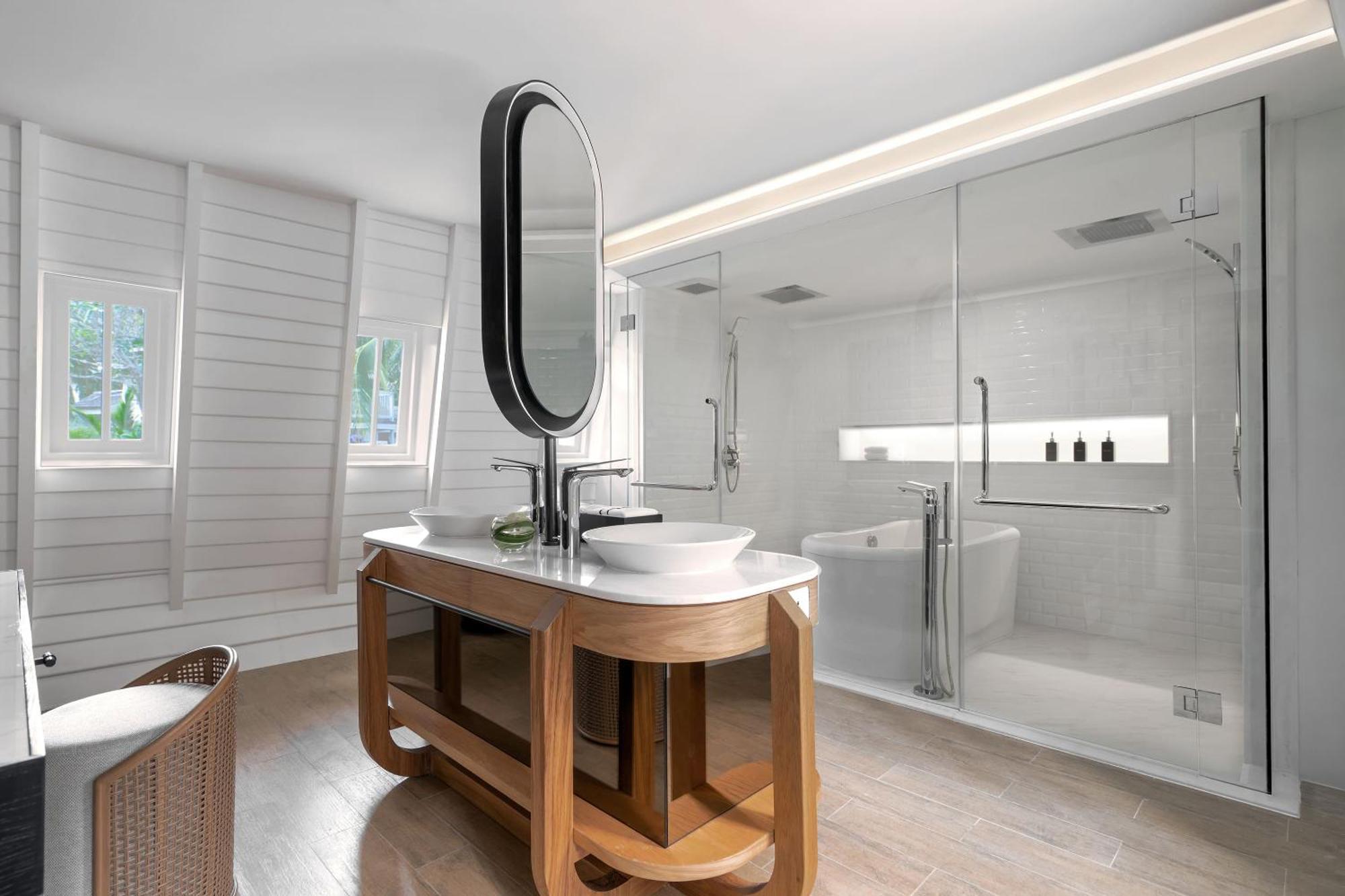 The Level Duplex Boat Suite with Pool Access
