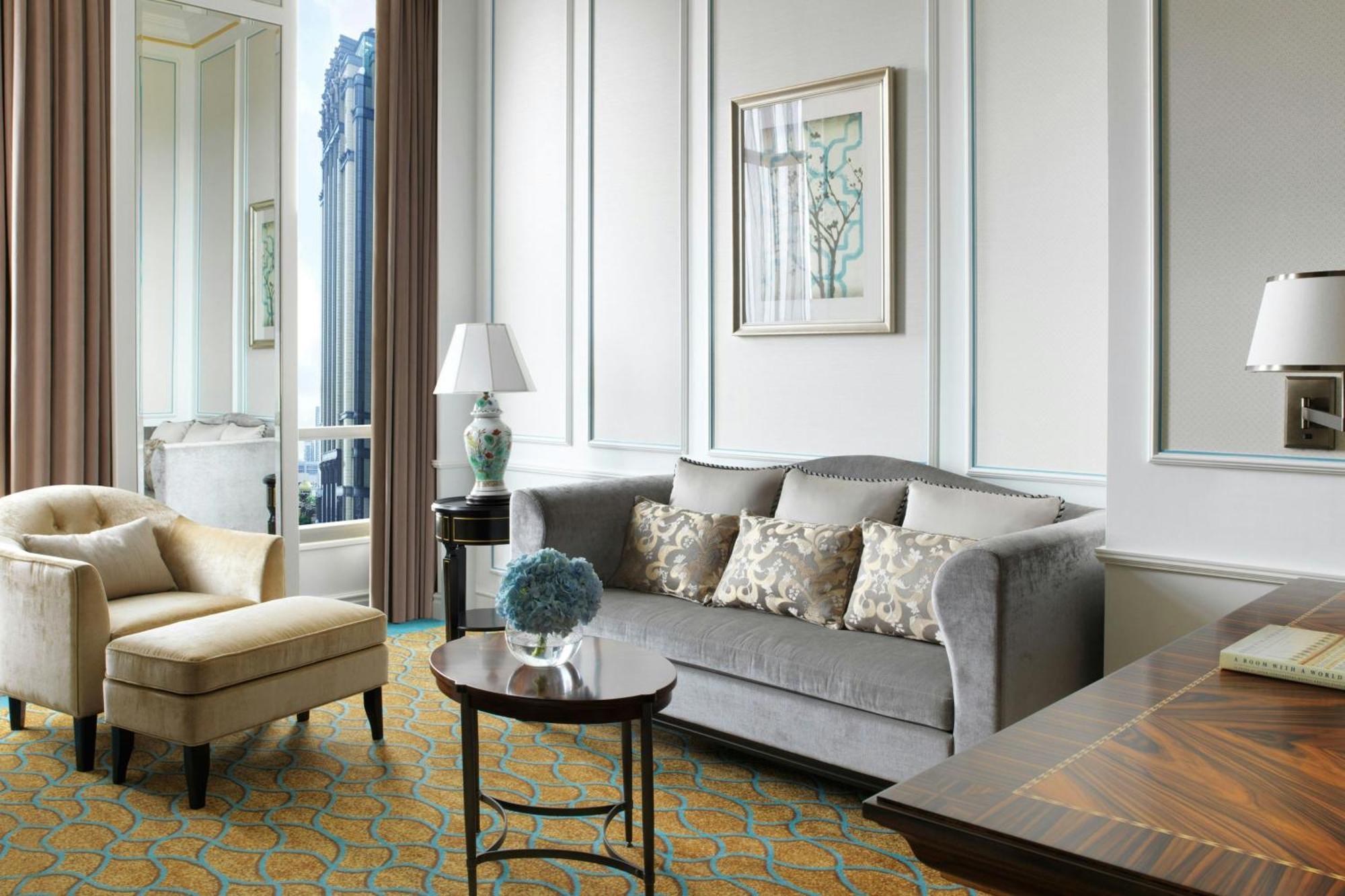 One-Bedroom Premier King Suite Club Access