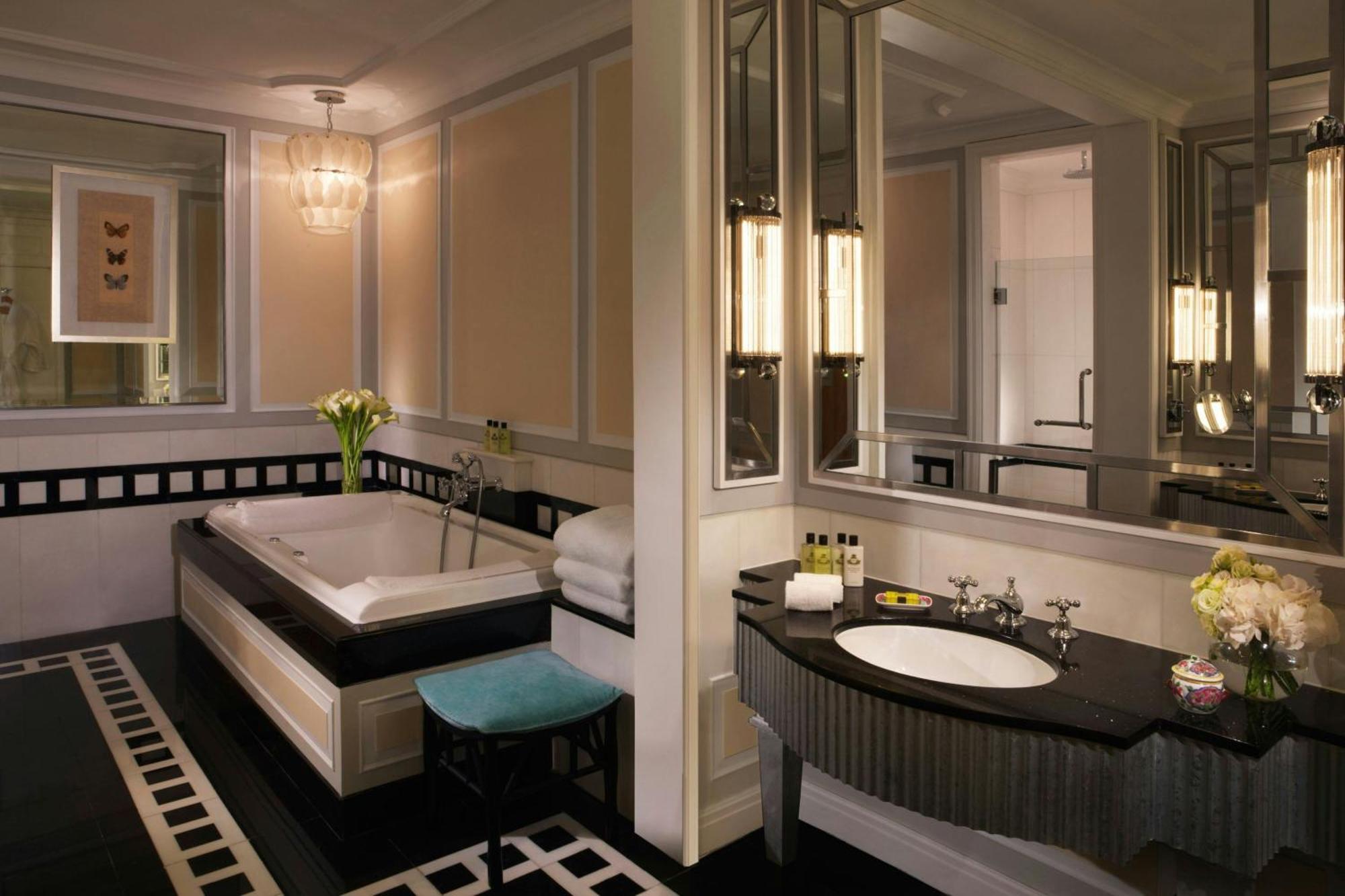 One-Bedroom Presidential Suite Club Access