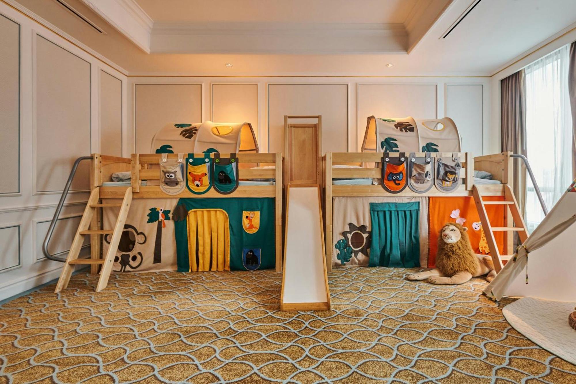 One-Bedroom Family Suite Club Access