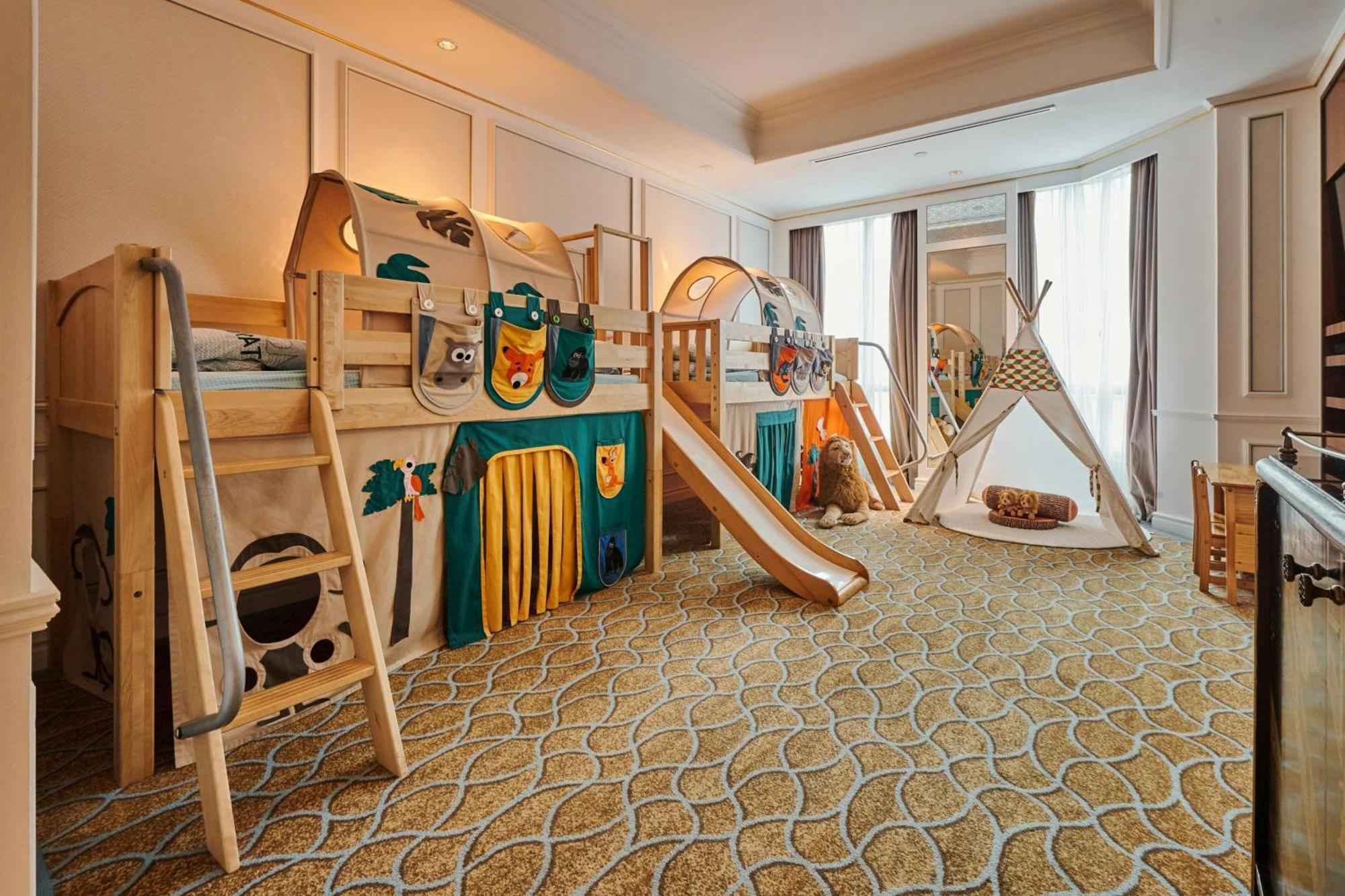 One-Bedroom Family Suite Club Access