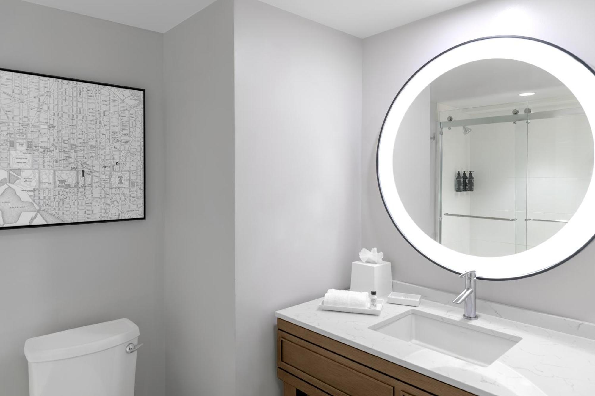 Deluxe King Room City View Hearing Accessible
