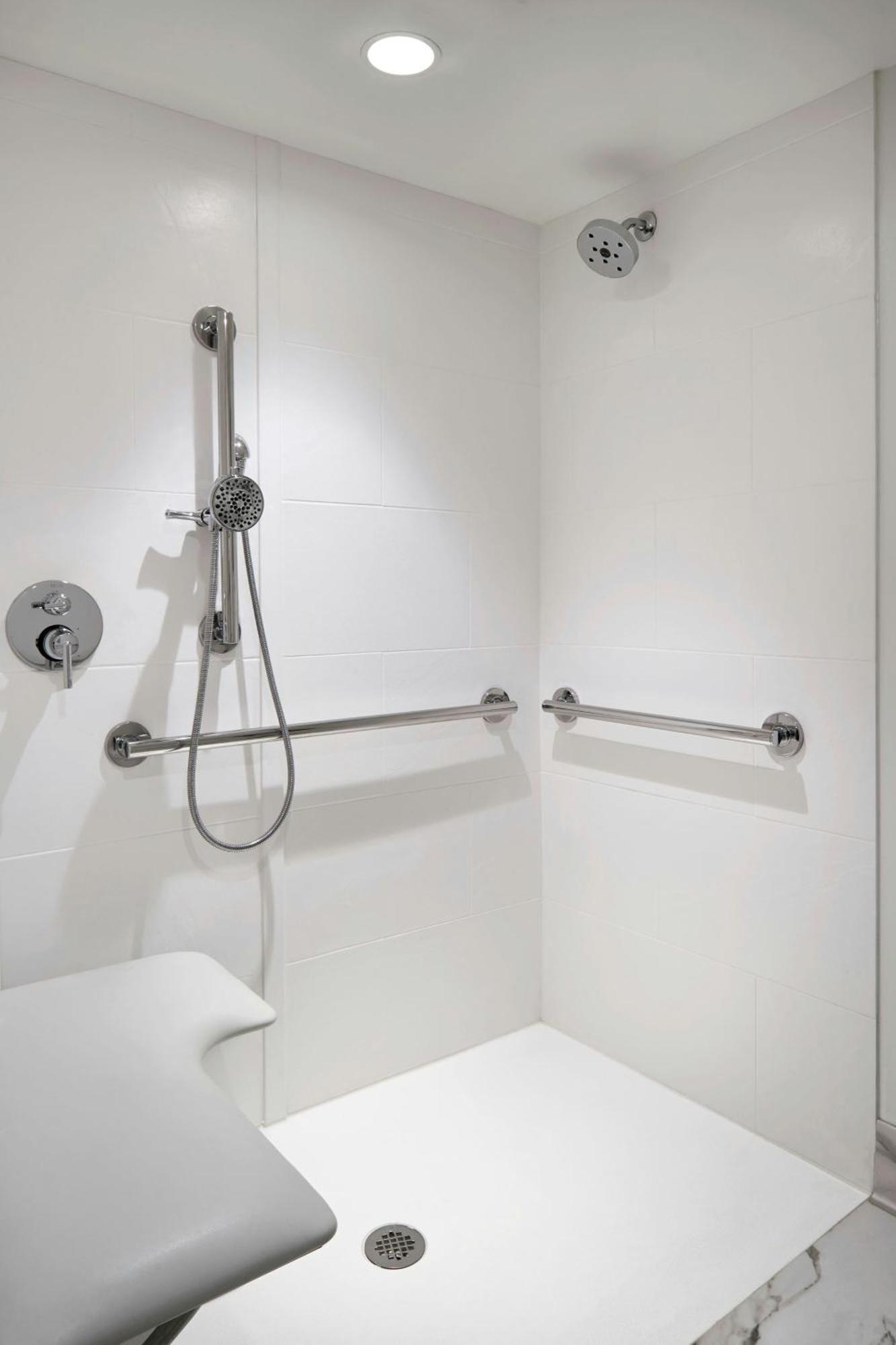 Deluxe King Room City View Hearing Accessible