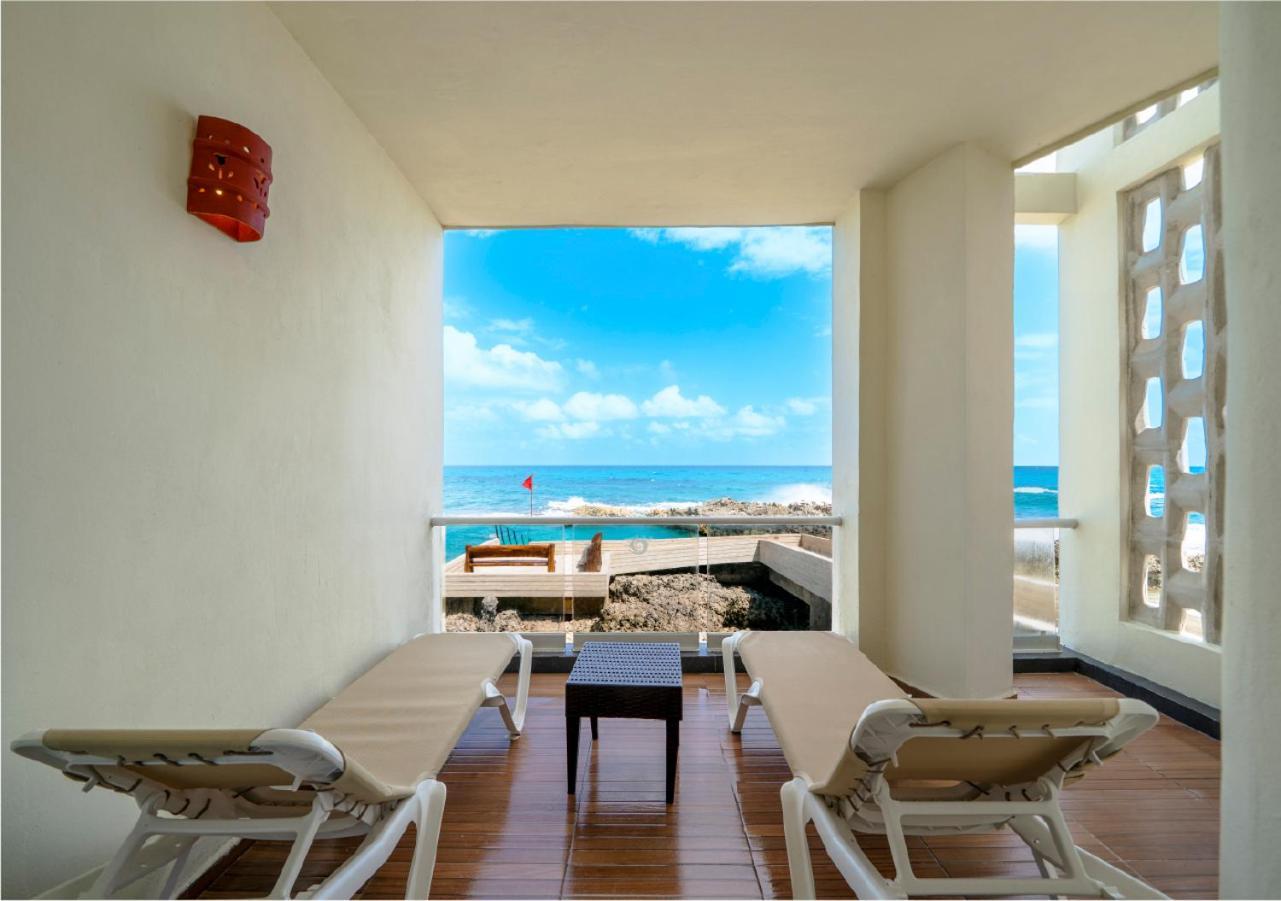 Deluxe Villa Ocean Front Up to 2 Kids