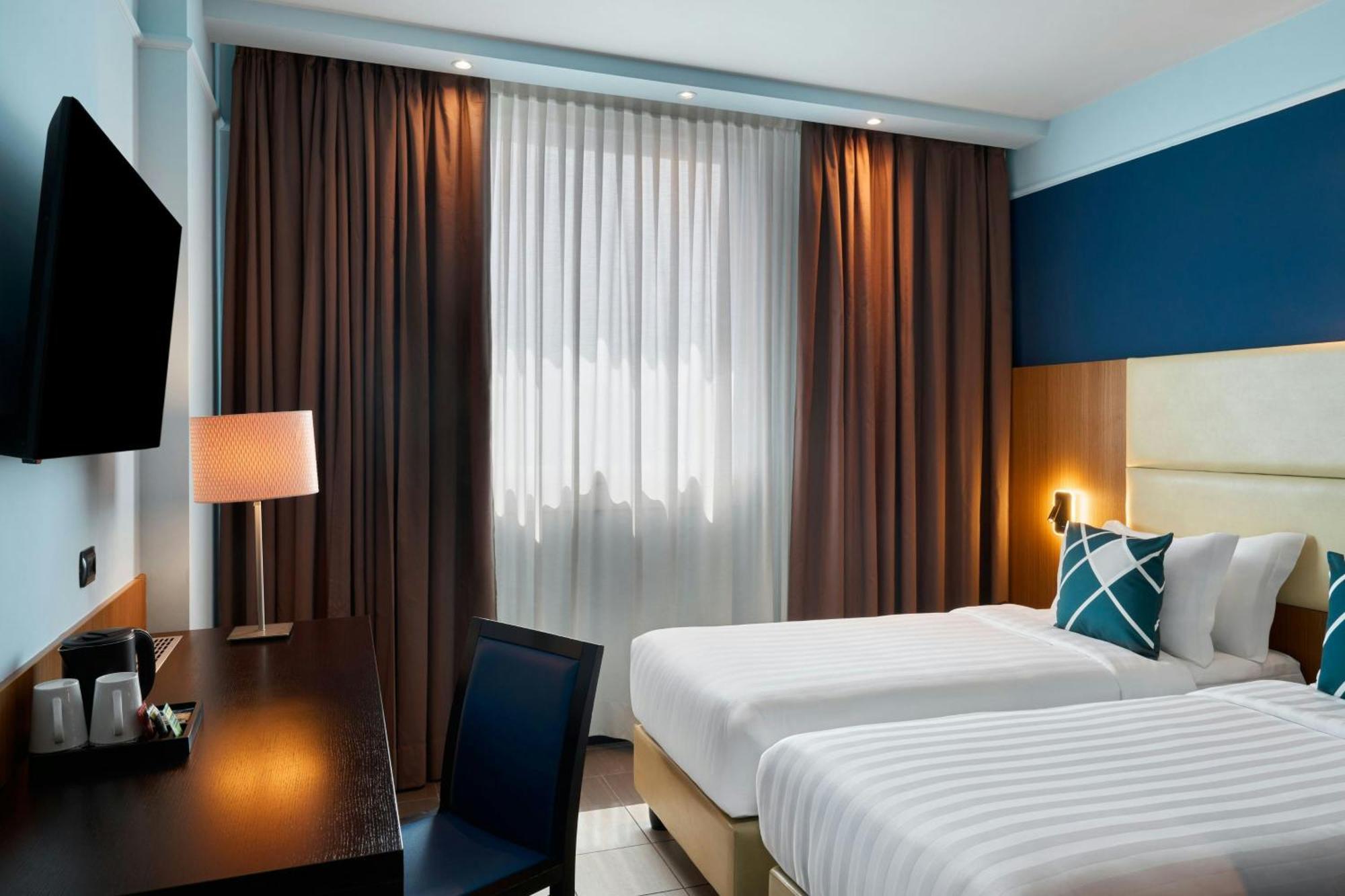 Superior Twin Room with City View - High Floor