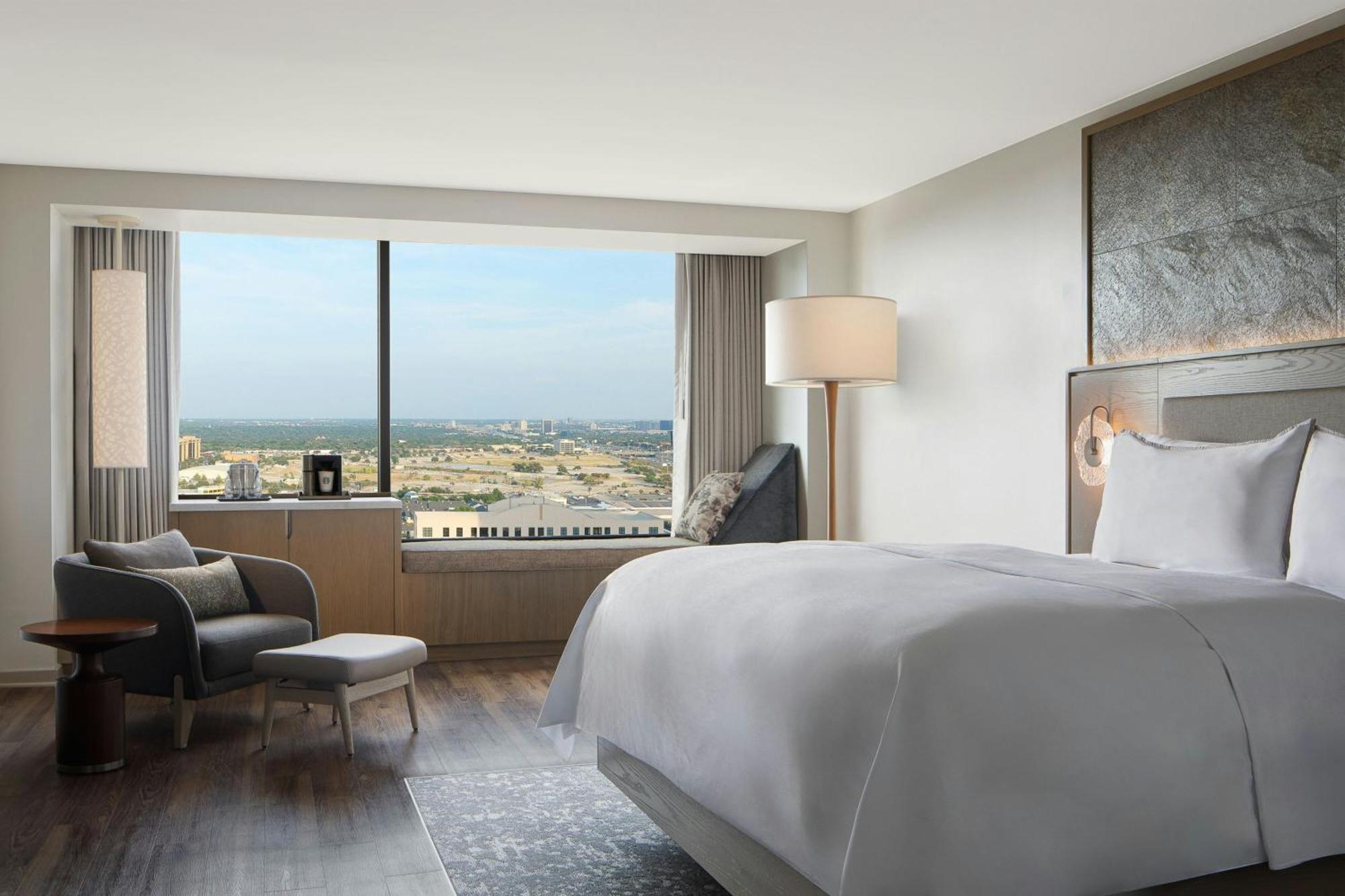 Club Level King, Club level, Guest room, 1 King