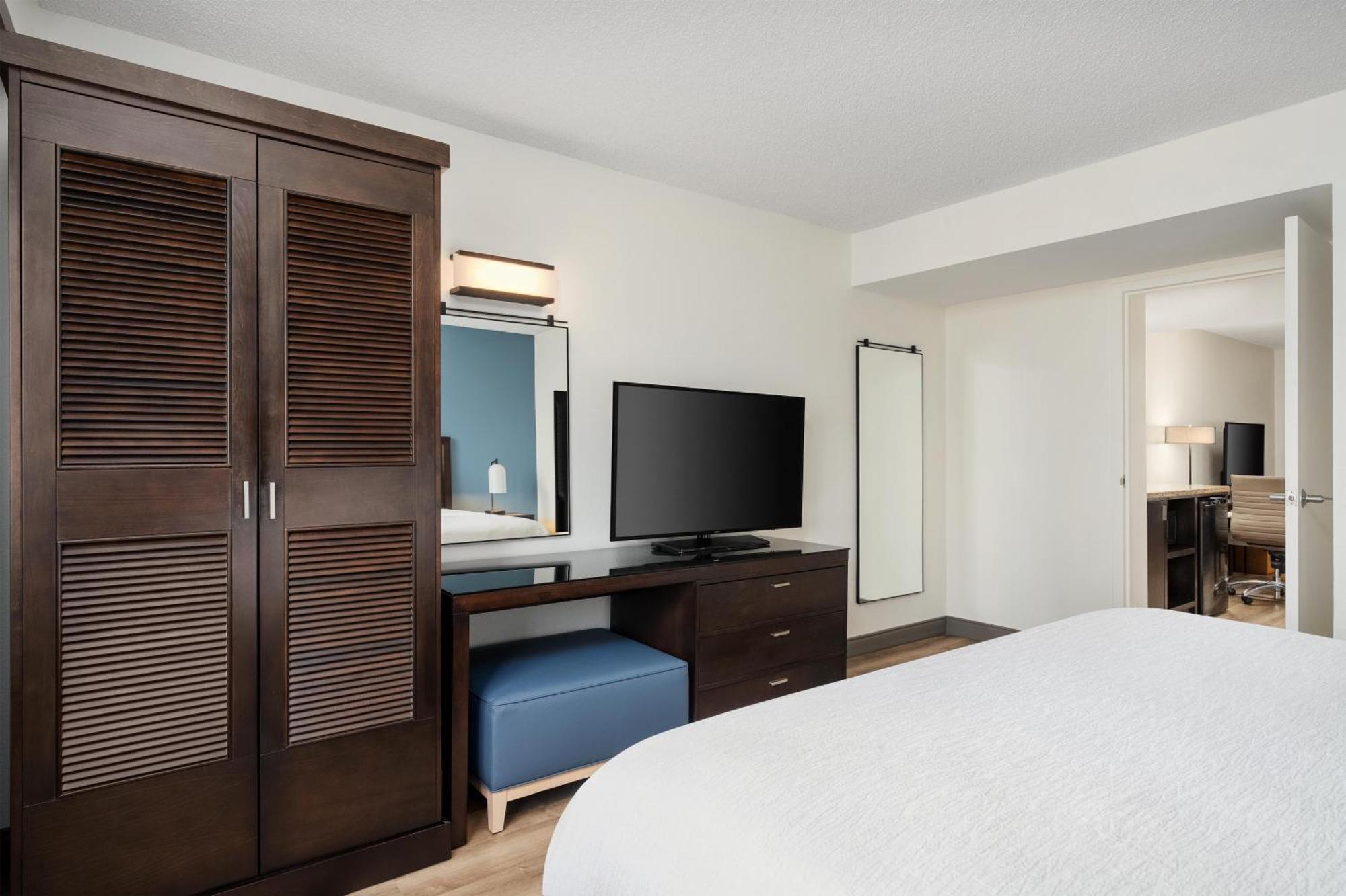 King Suite with Sofa Bed and Bath Tub - Mobility Accessible