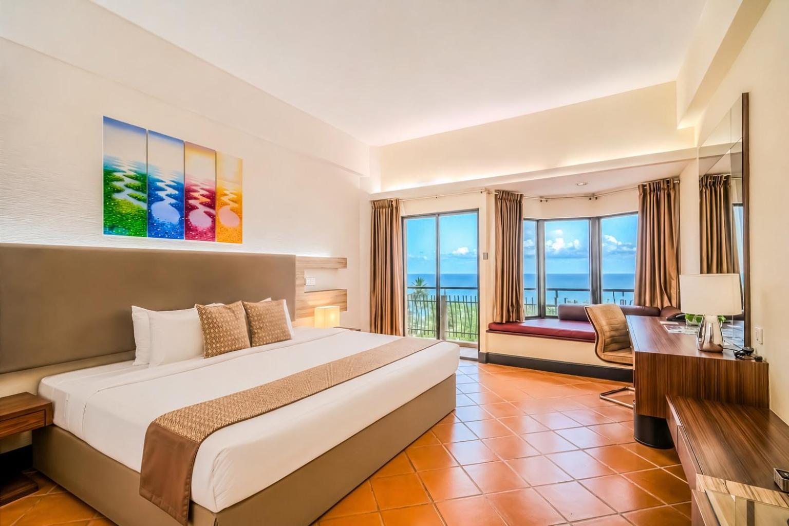 Deluxe Sea Front King Room