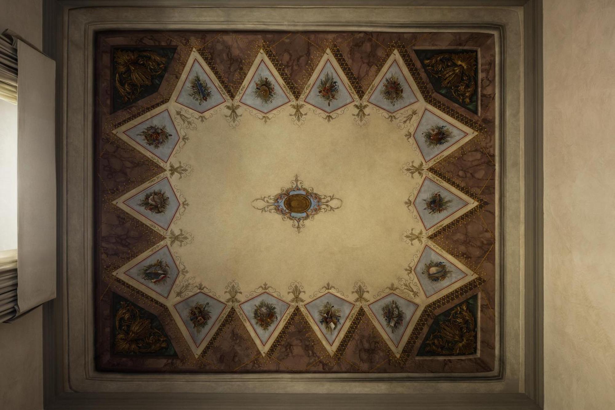 Suite Bartolini con frescos y cama supletoria (2 adultos + 1 niño)