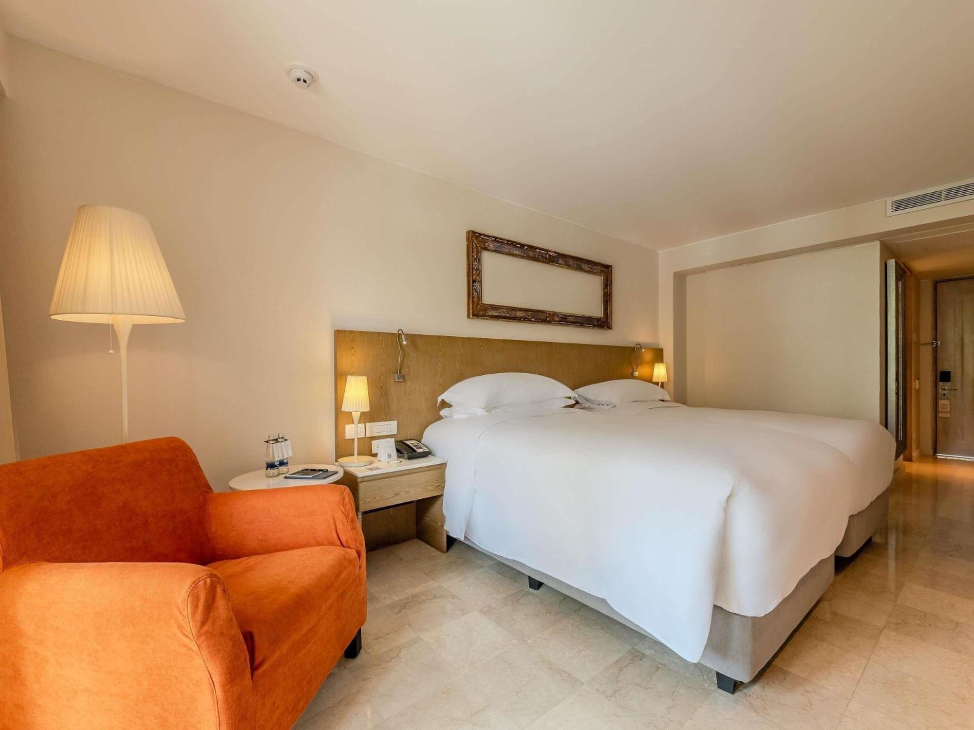 Superior Room with Balcony and Pool View