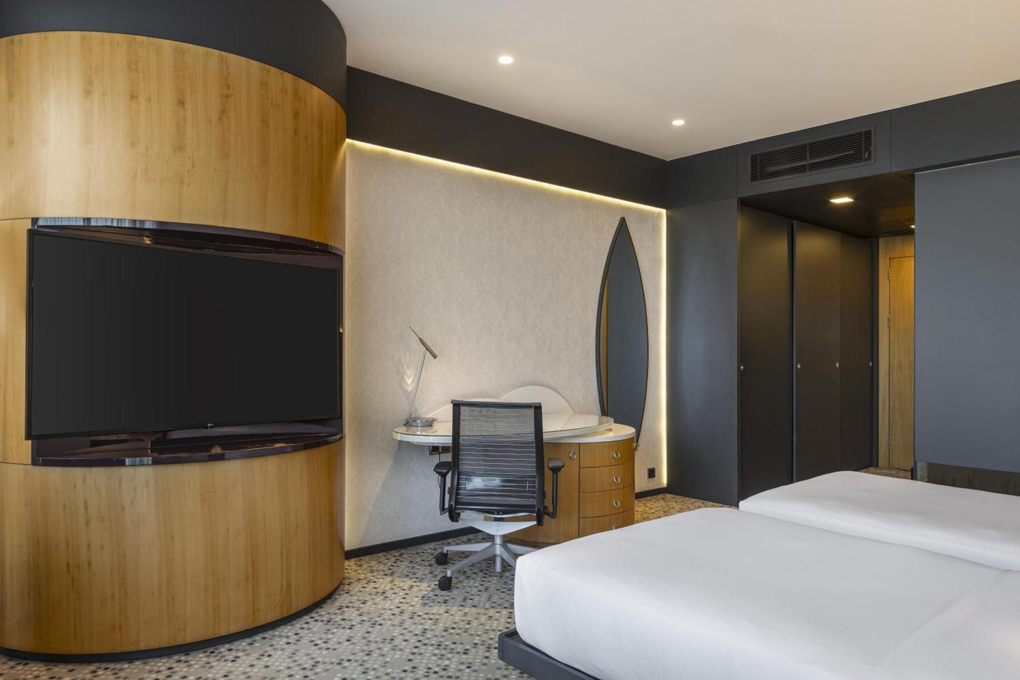 Twin Deluxe Room with Historic Peninsula Sea View