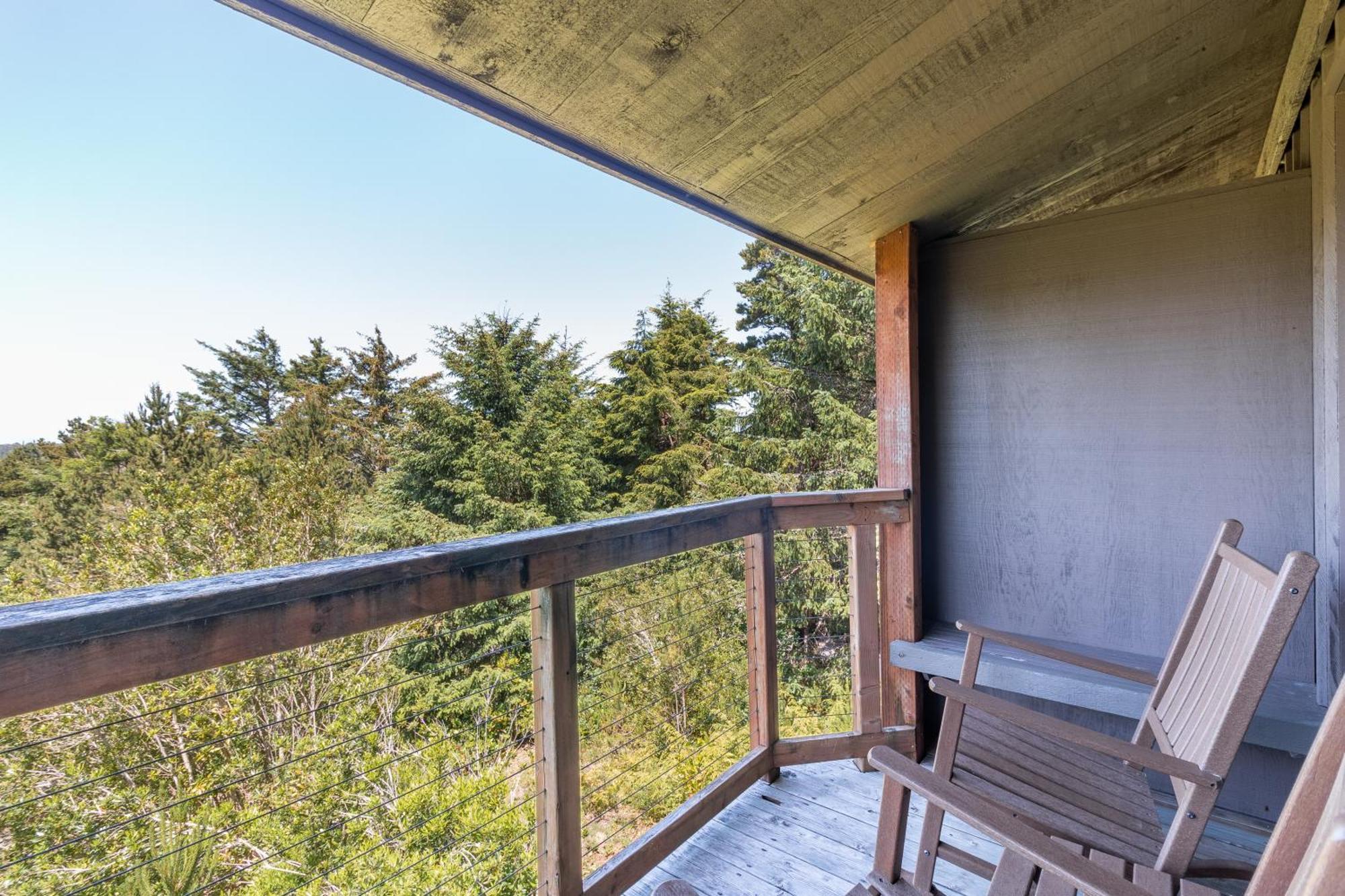 Deluxe King Room with Nature View