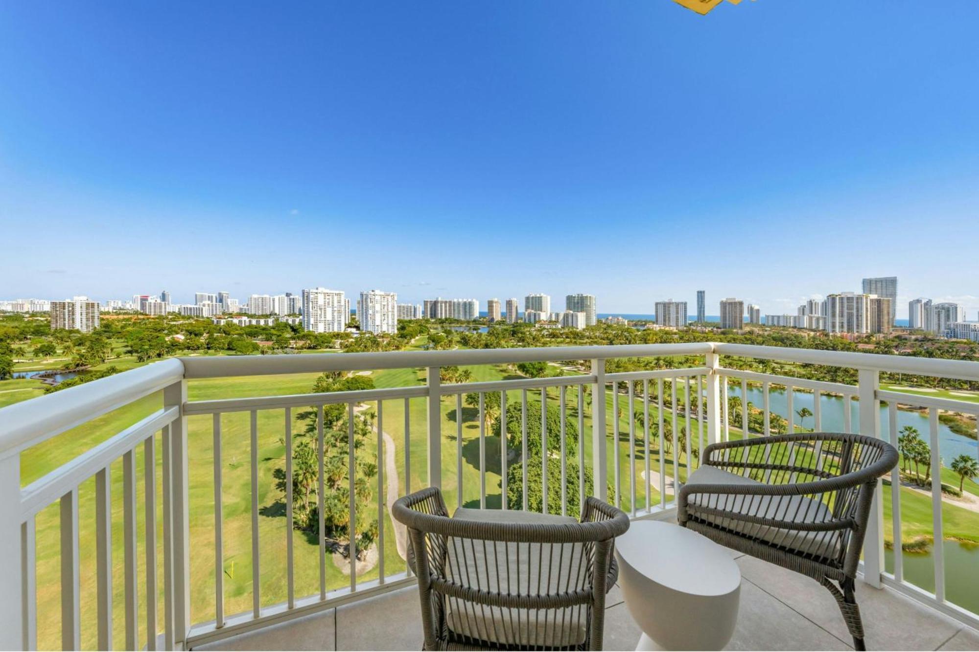 Golf View King, Guest room, 1 King, Golf view, Balcony