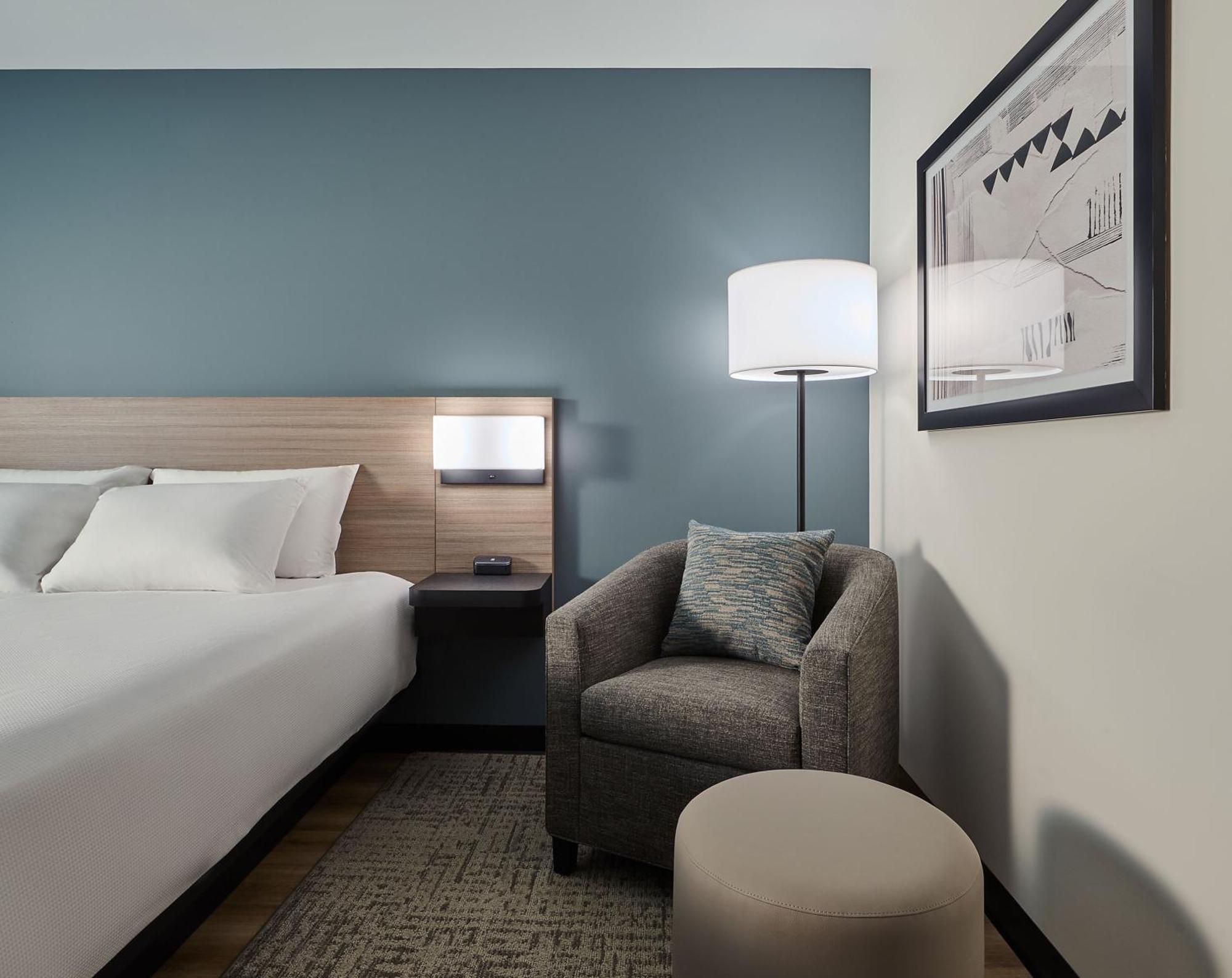 King Room with Roll-In Shower - Disability Access