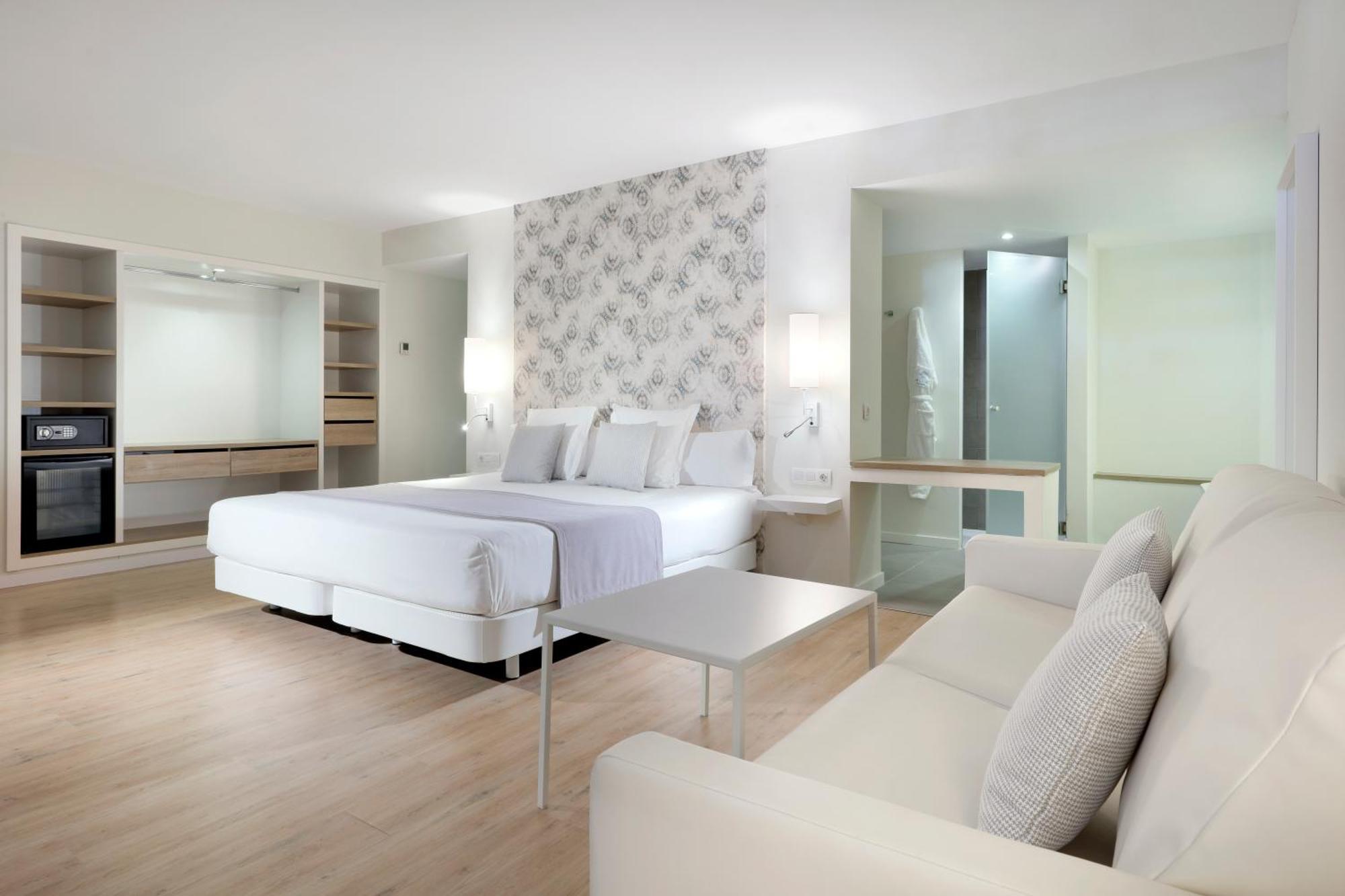 Junior Suite Pool View