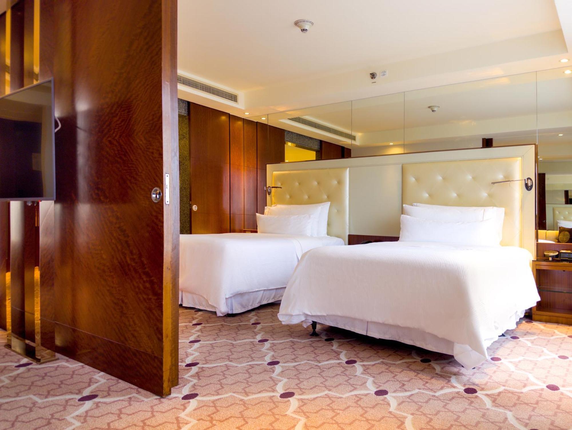 Connecting Room