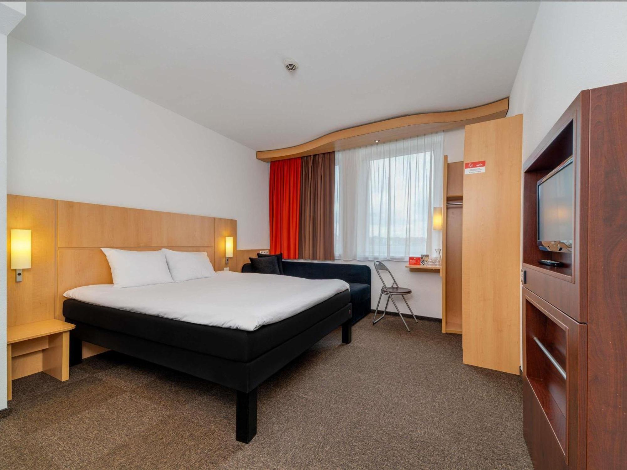 Standard Family Room One Double Bed One Single Bed