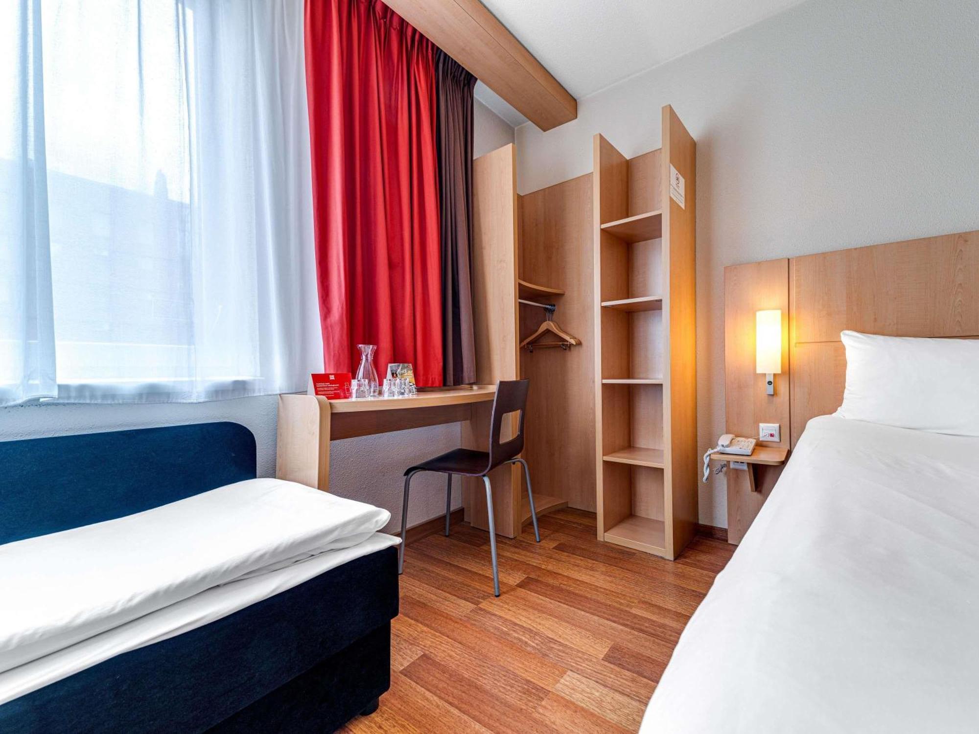 Standard Twin Room Disability Access