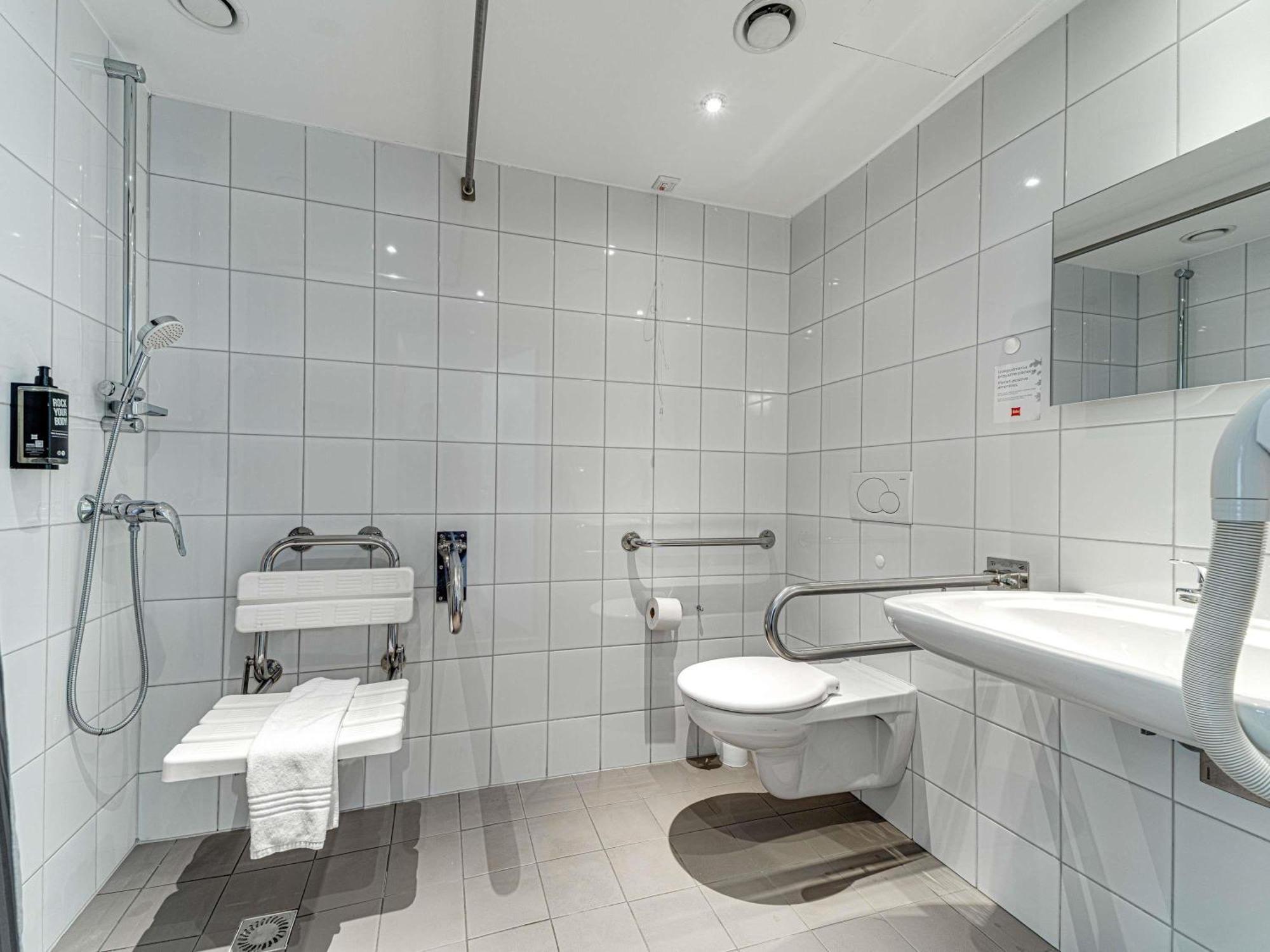 Standard Twin Room Disability Access